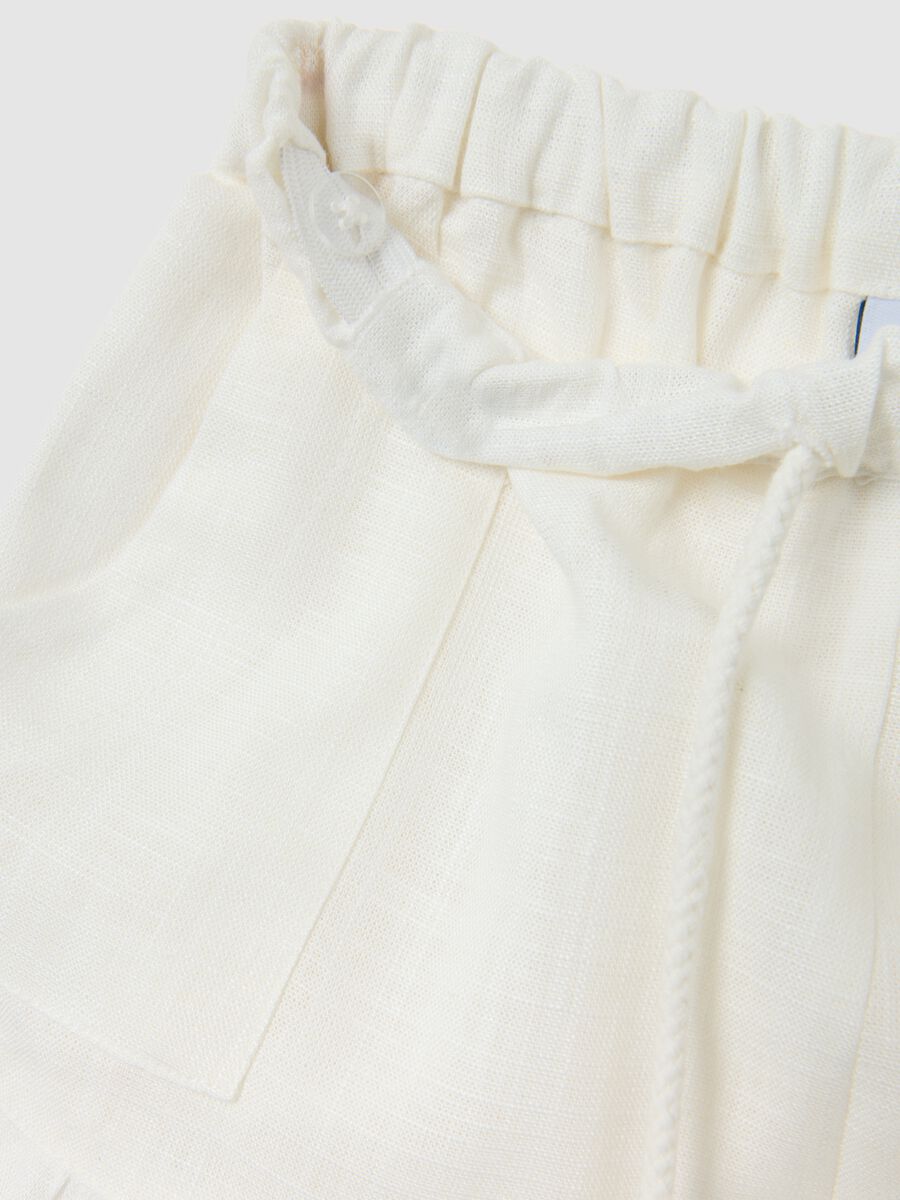White summer outfit for girls with details_3