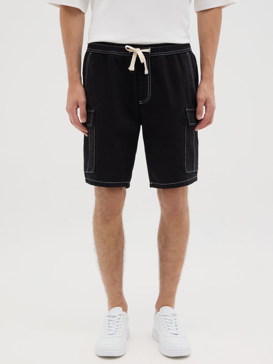 Men's black wide leg cotton cargo shorts_1