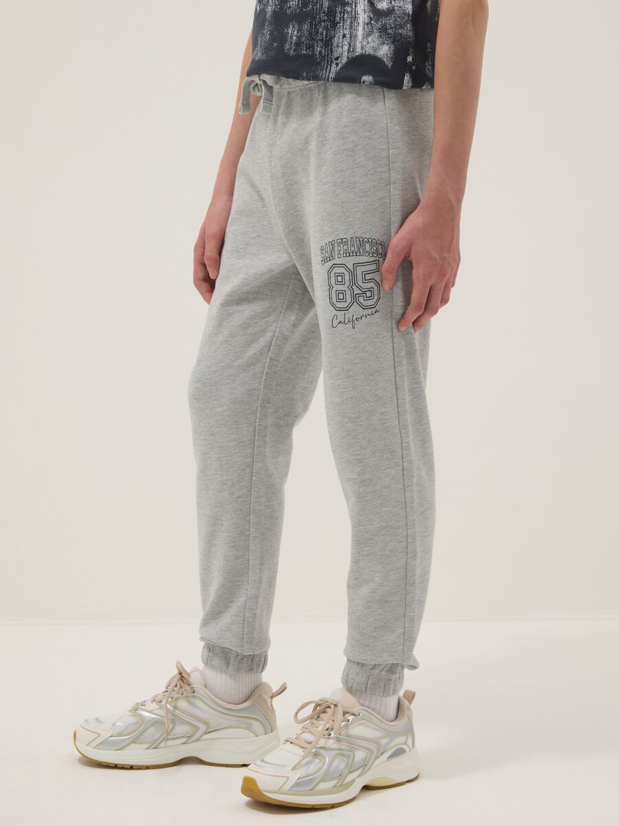 Pantaloni jogger grigi in misto cotone e viscosa da ragazzo regular fit_2