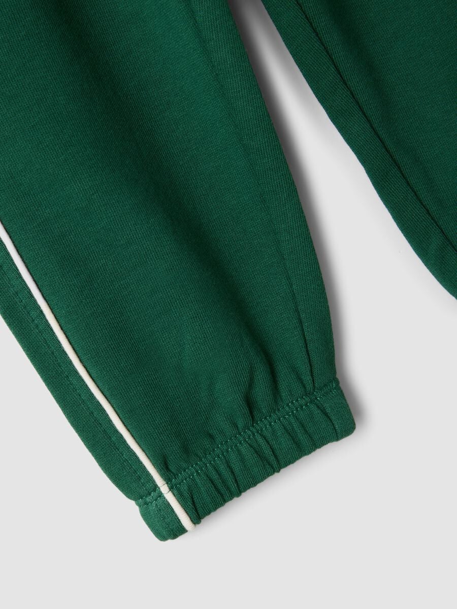 Pantaloni jogger verdi in puro cotone organico con coulisse per bimbo_2