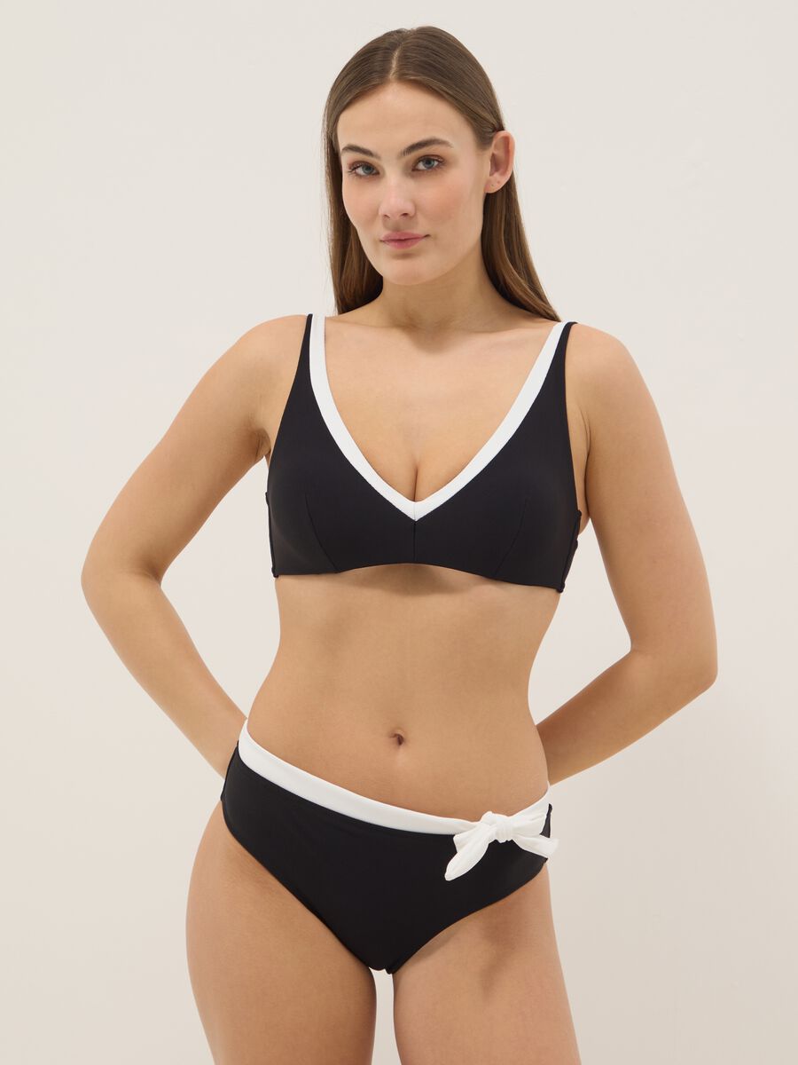 Top bikini in tessuto elasticizzato nero e bianco con scollo a V_1