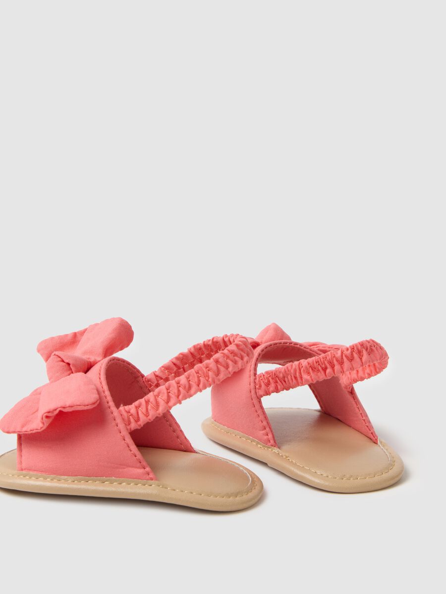 Pink cotton baby girl sandals with bow_2