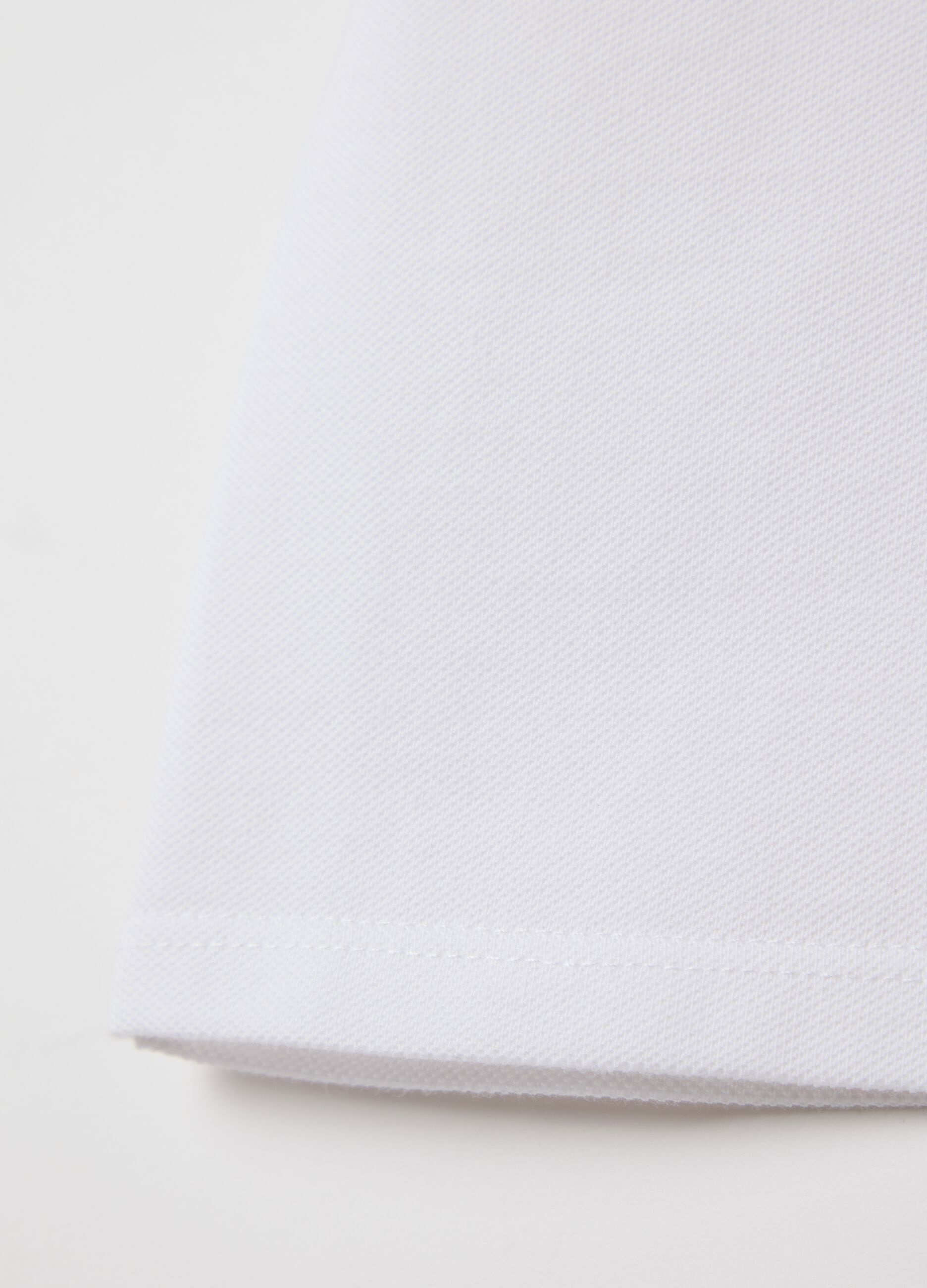 White short-sleeved polo shirt in piquet