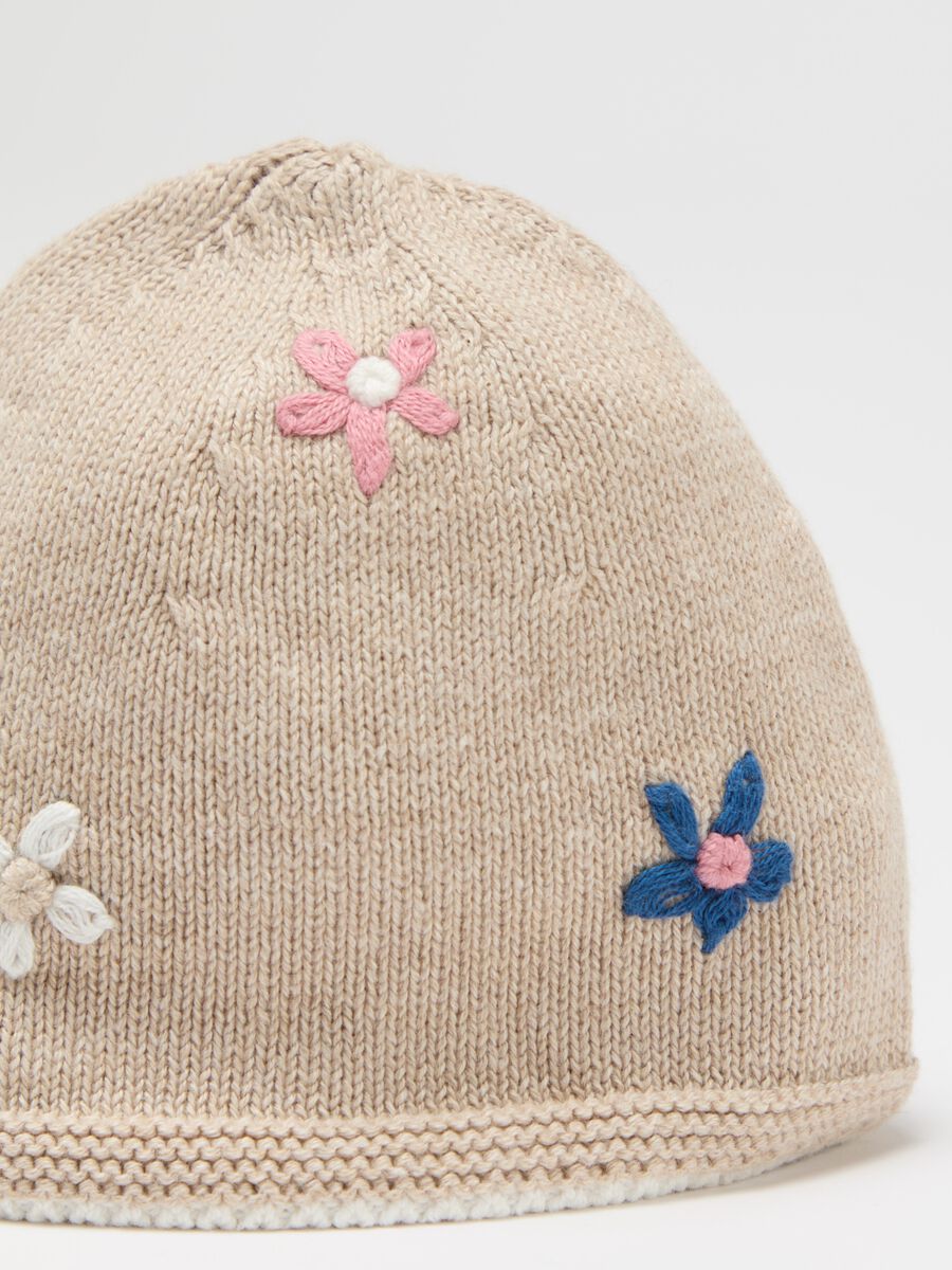 Cotton hat with embroidered flowers_2