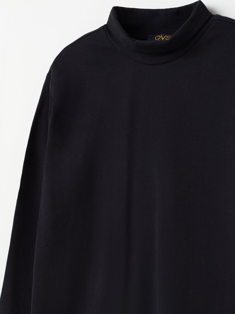 T-shirt a maniche lunghe collo alto_2