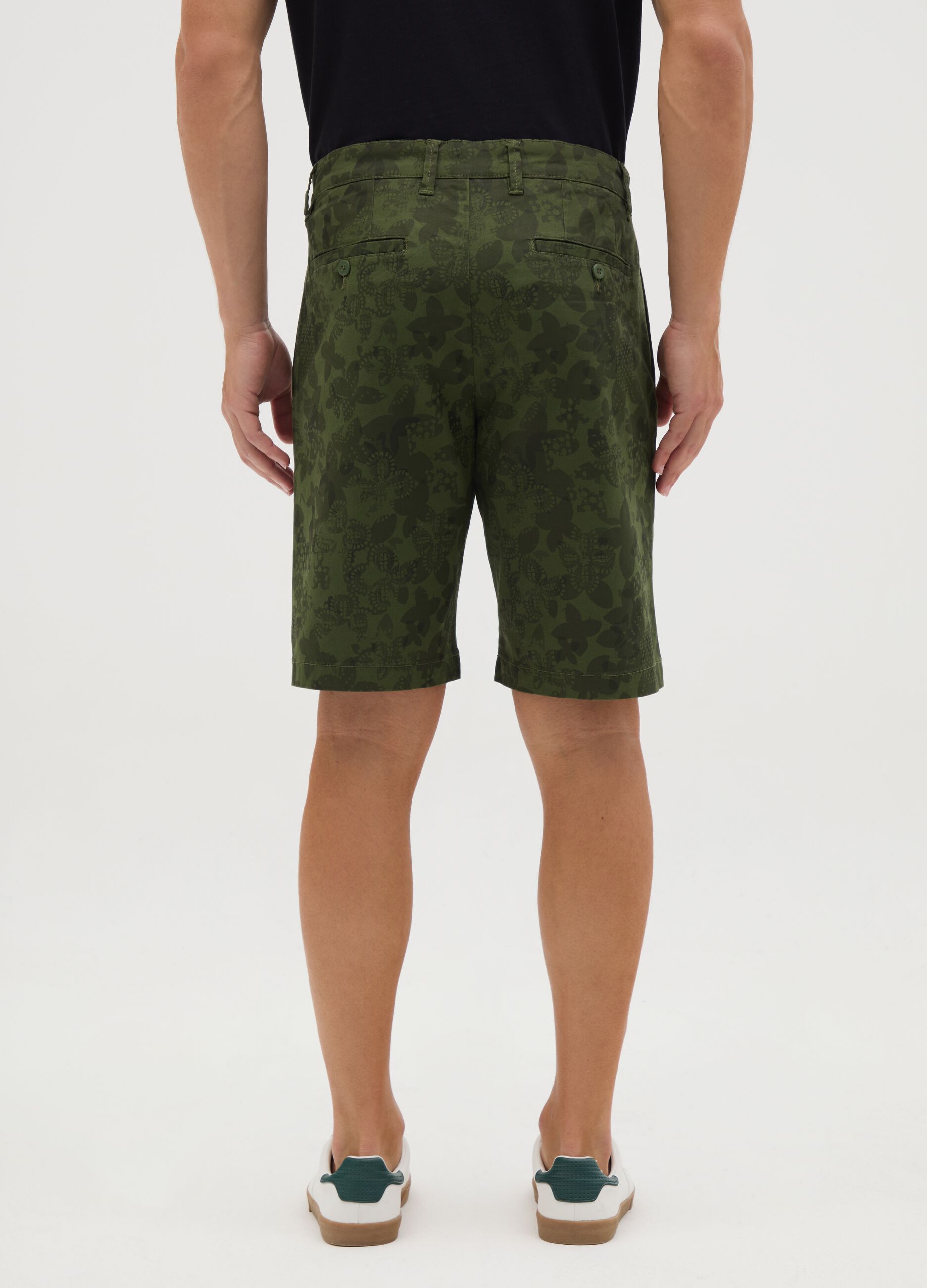 Men’s green Bermuda shorts in cotton with regular fit