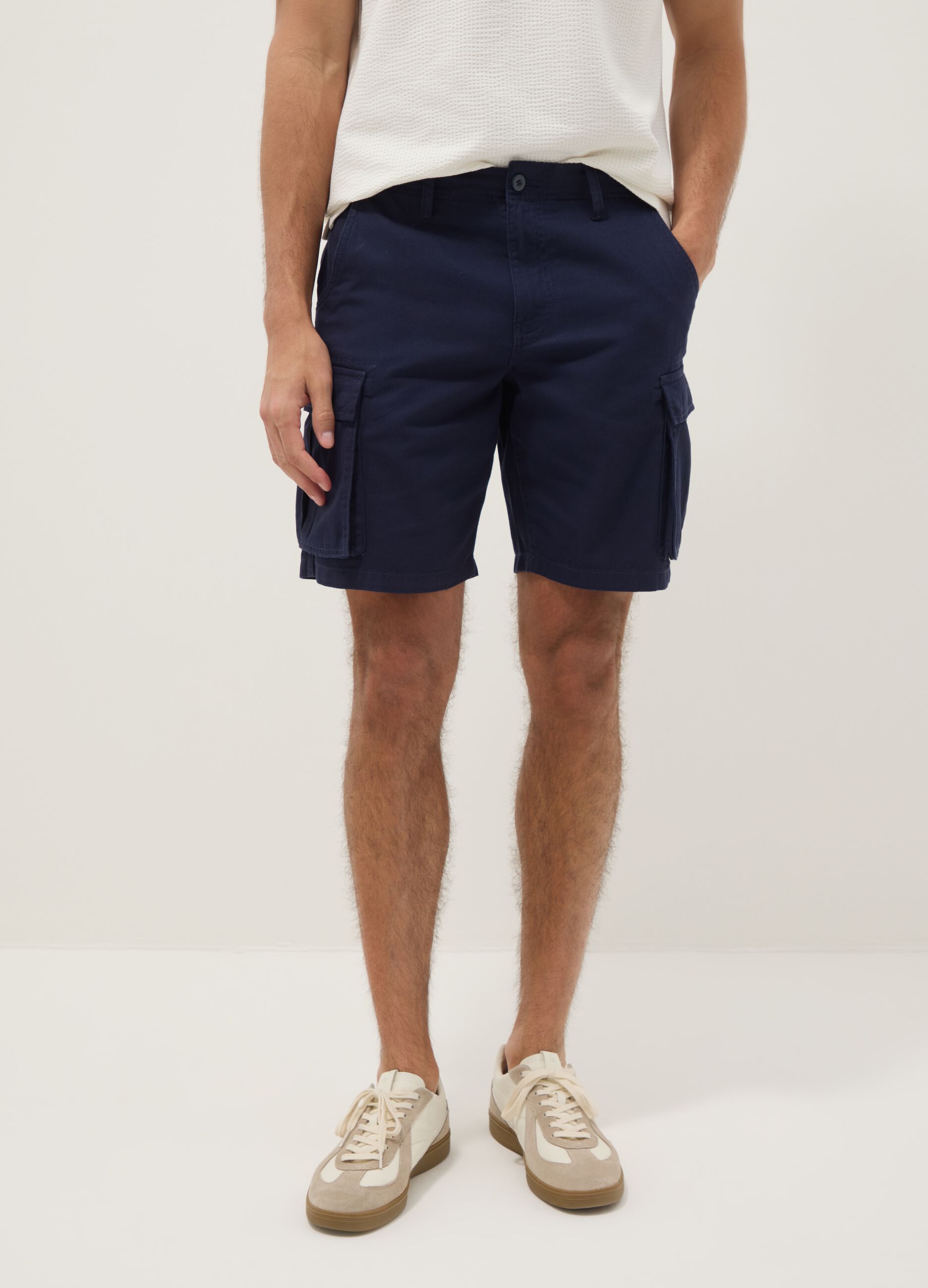 Blue pure cotton regular-fit cargo shorts