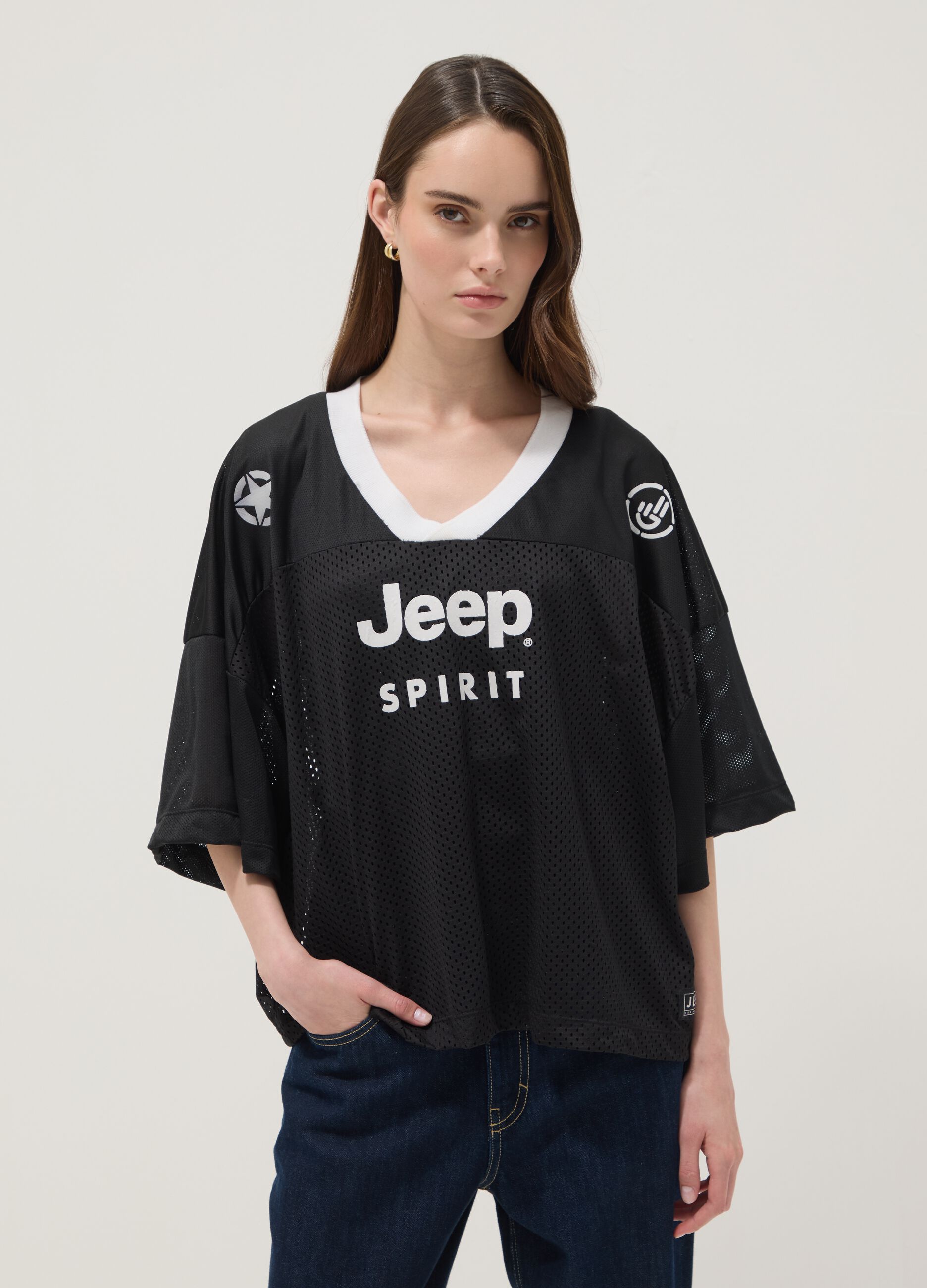 T-shirt nera a maniche corte con inserto traforato regular fit