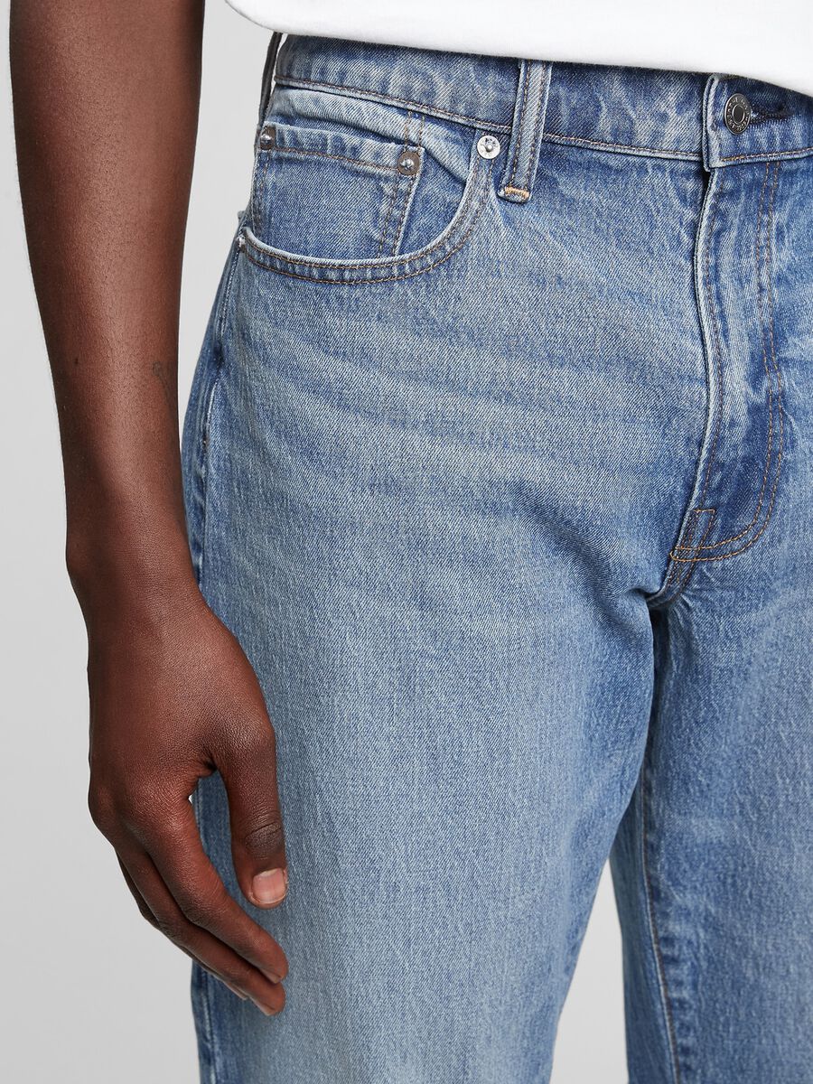 Straight-fit jeans with mid-rise waist_4