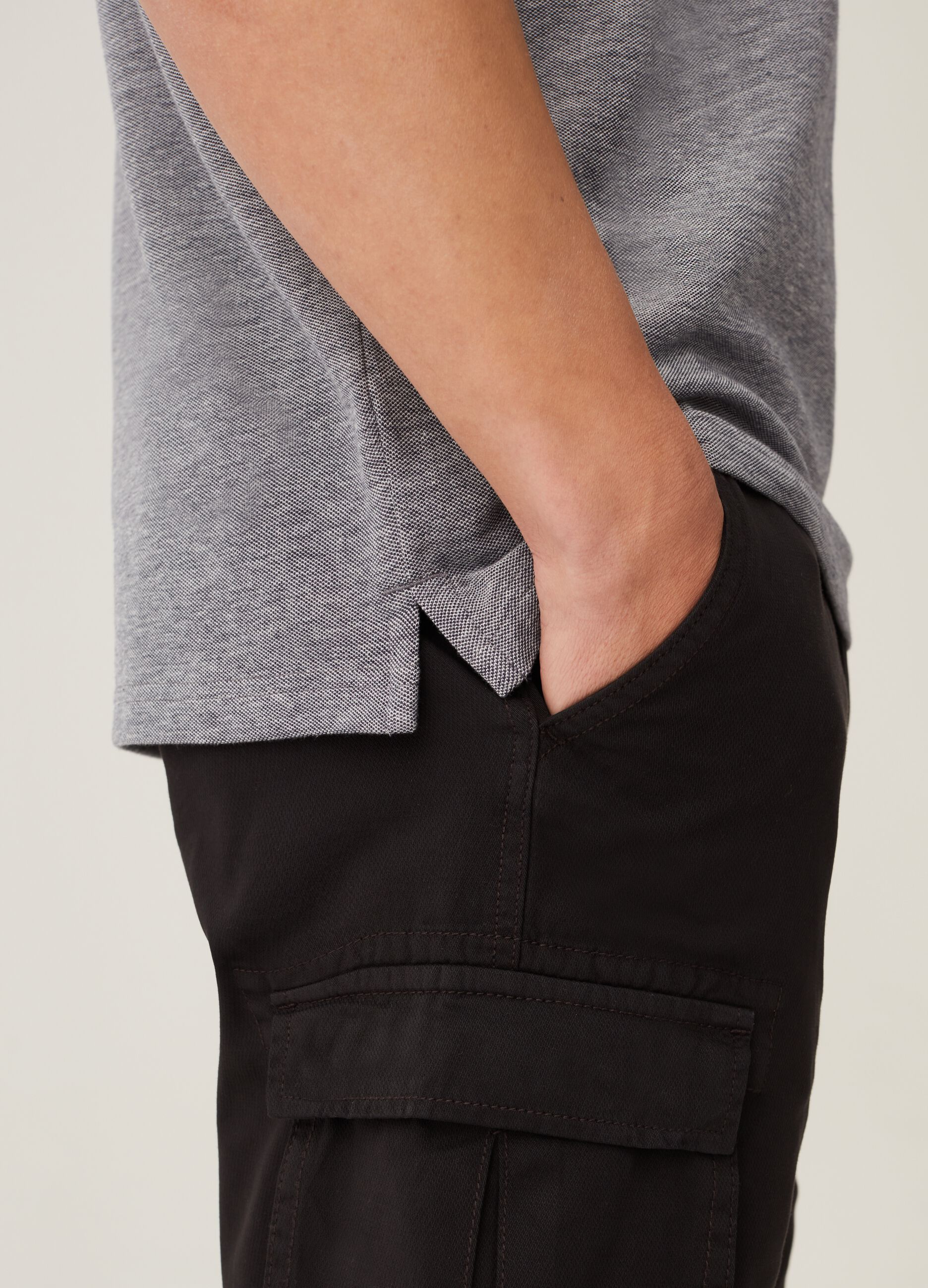 Polo in piquet con colletto chambray_3