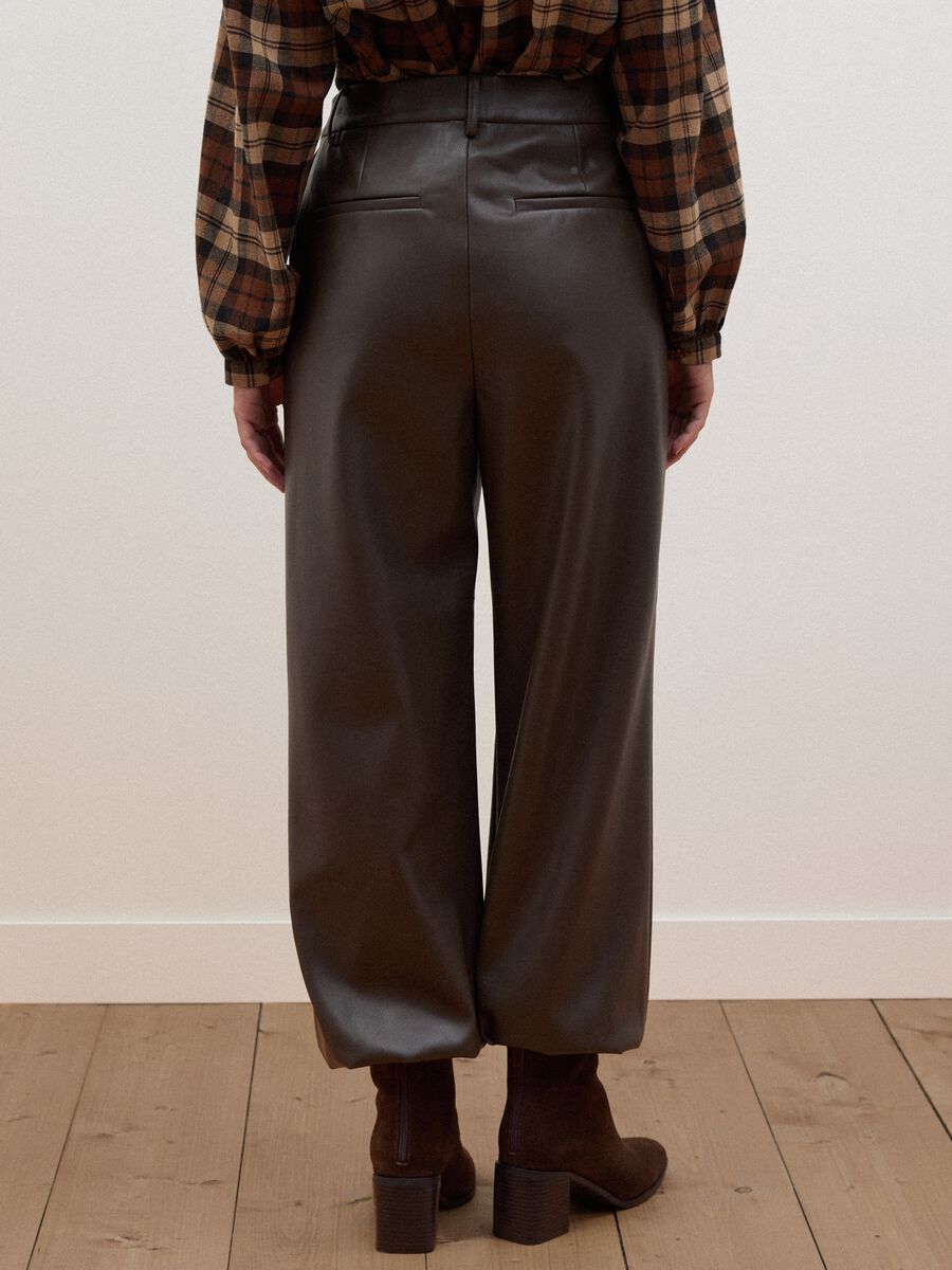 Brown barrel-fit trousers with regular waist_2