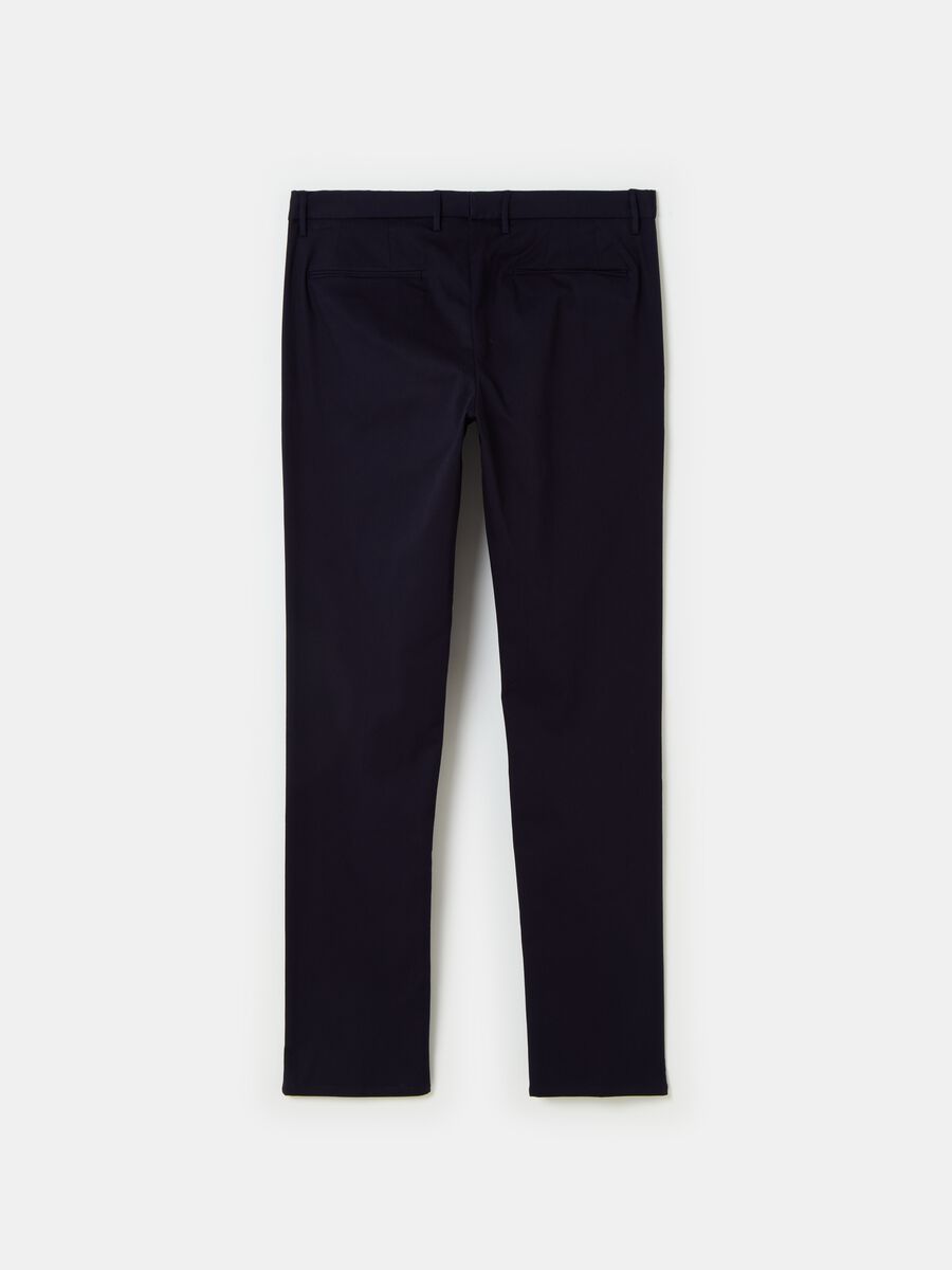 Contemporary chino trousers with five pockets_4