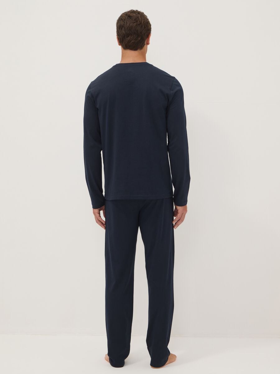 Pigiama blu in puro cotone organico con scollo a V regular fit_3