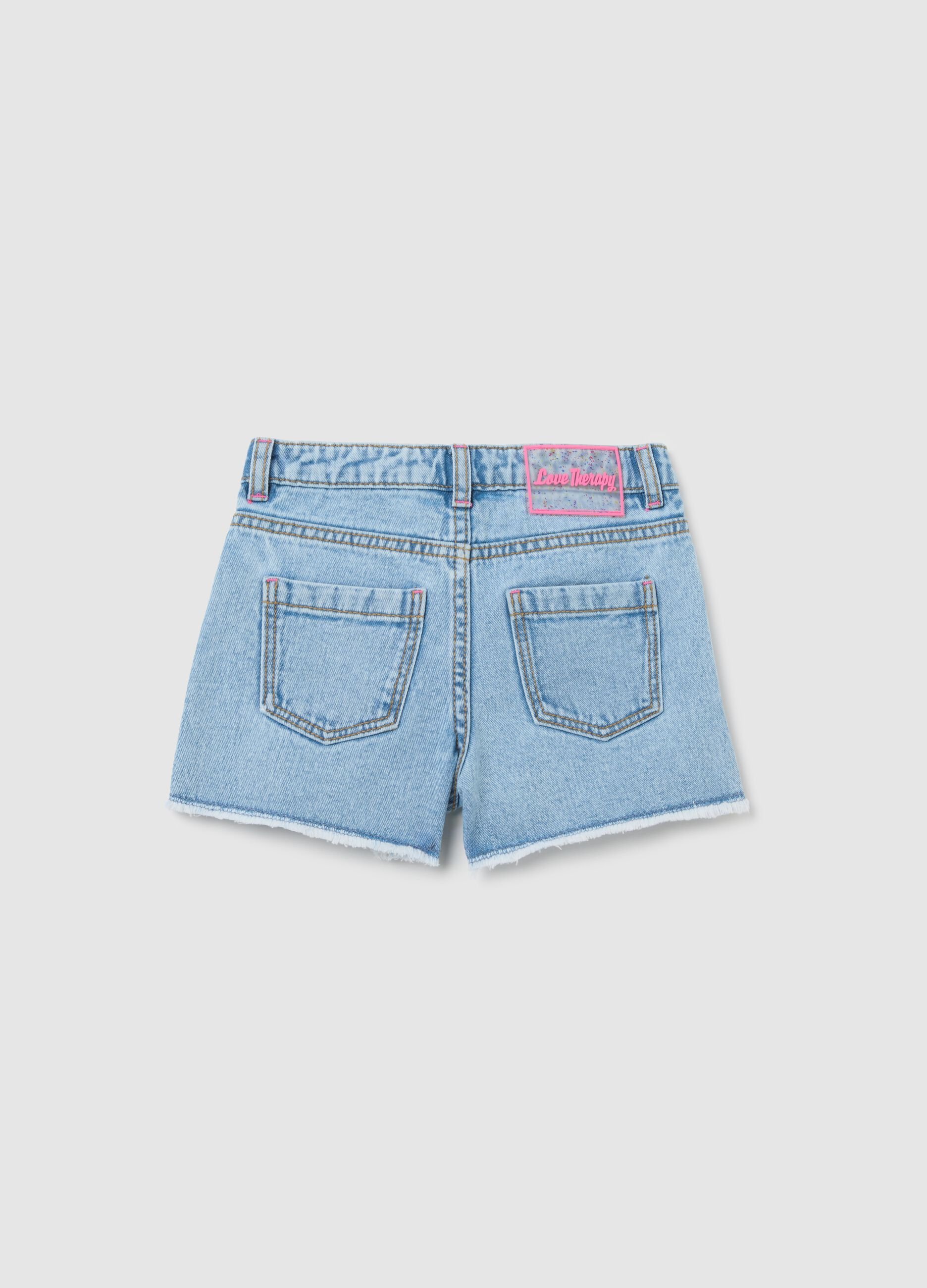 Denim shorts in cotton with embroidered hearts