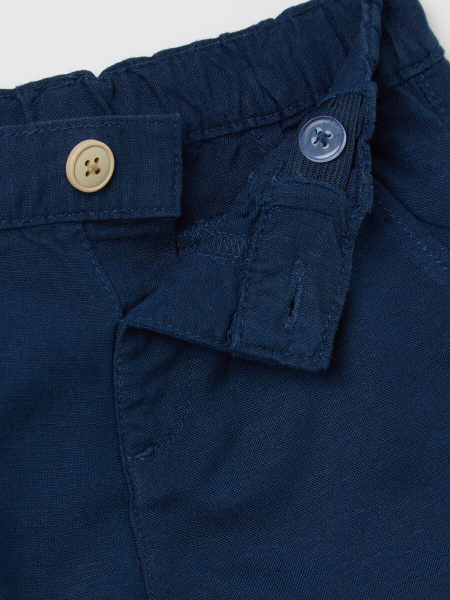Blue shorts with elastic at the waist_3
