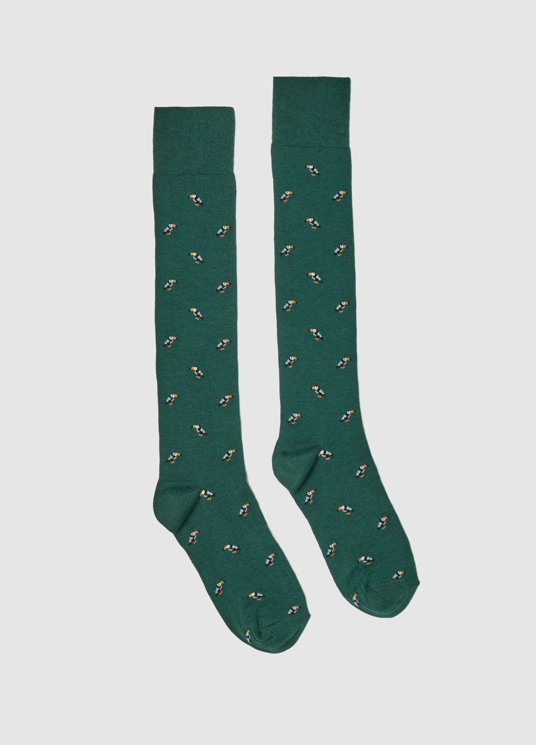 Long stretch viscose socks with design
