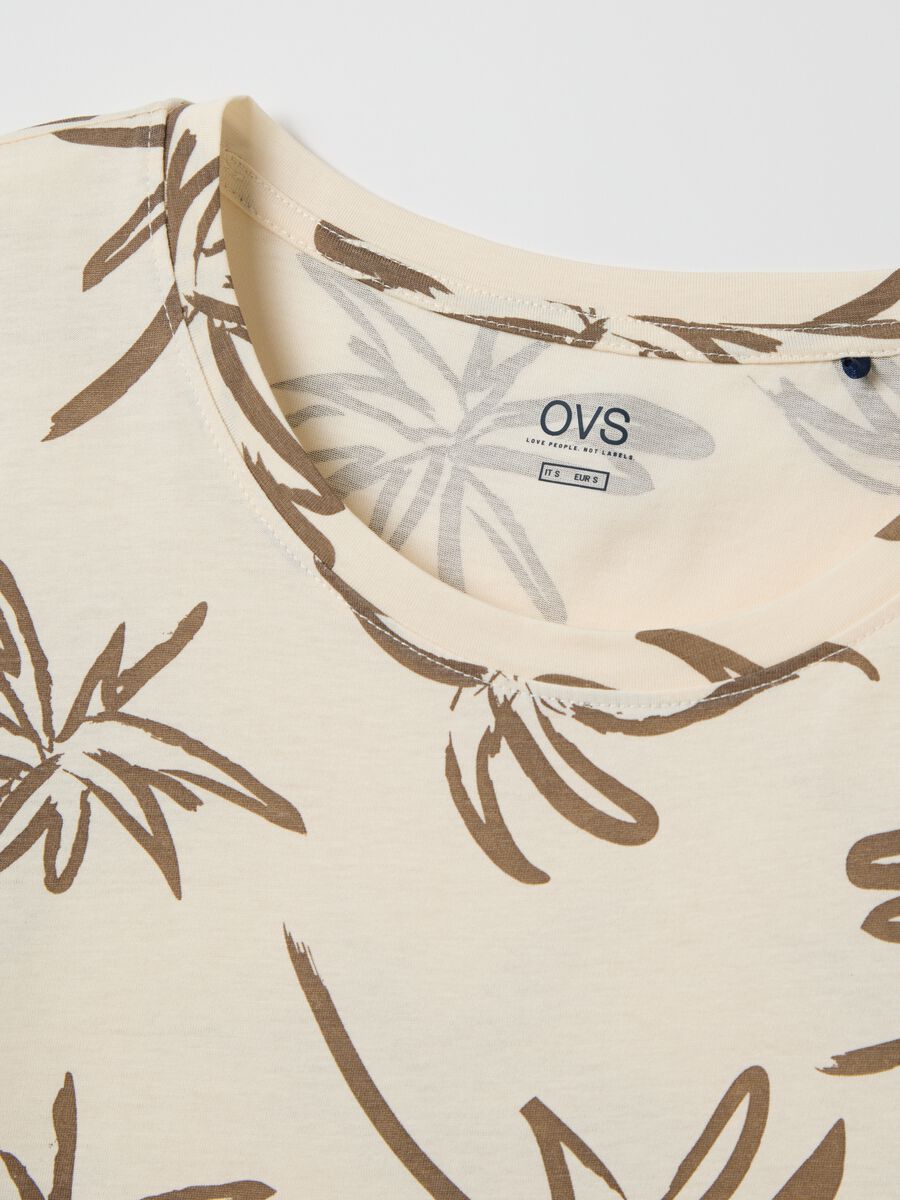 Beige T-shirt with floral print_5