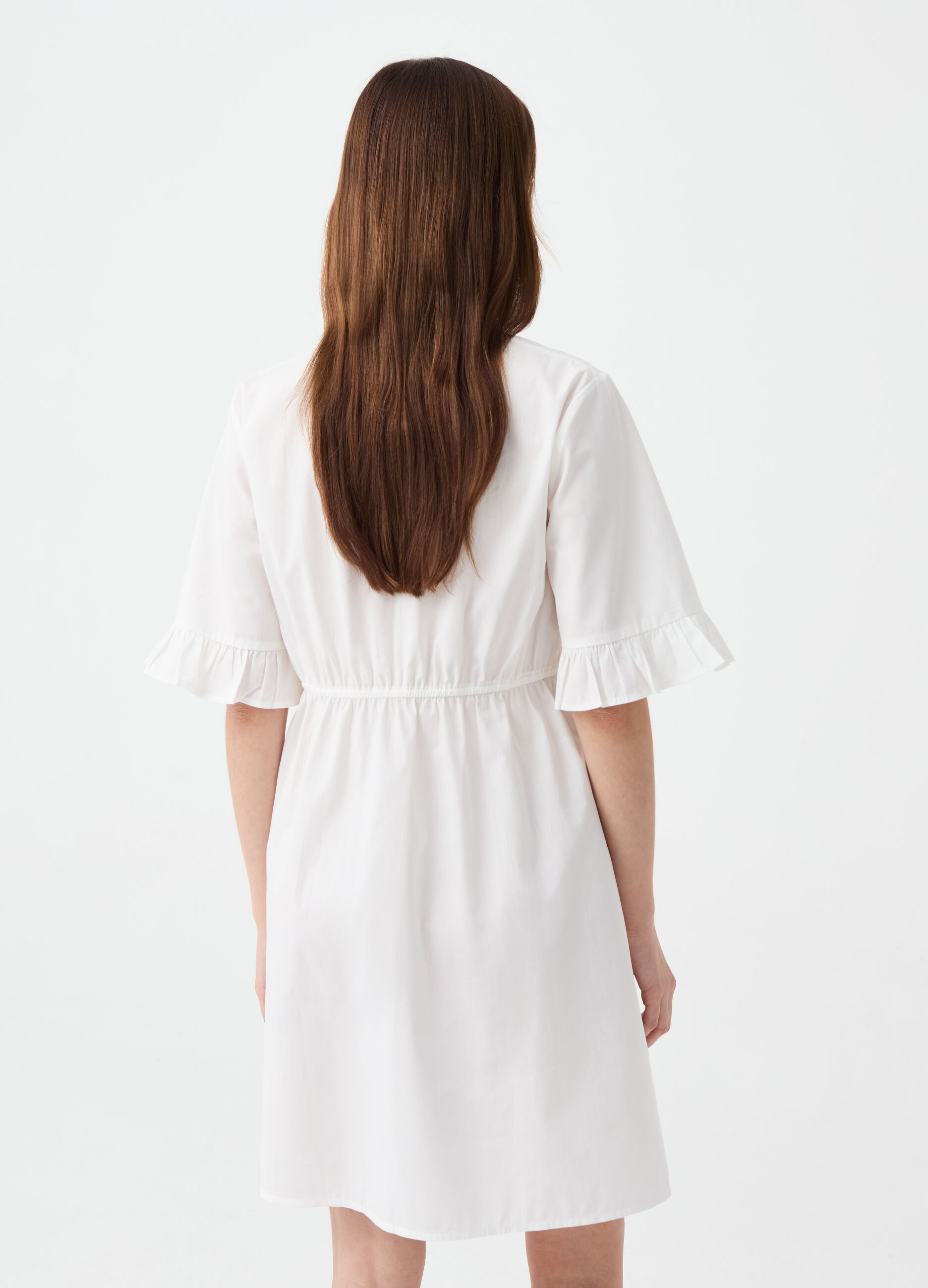 Short dress with flounced sleeves