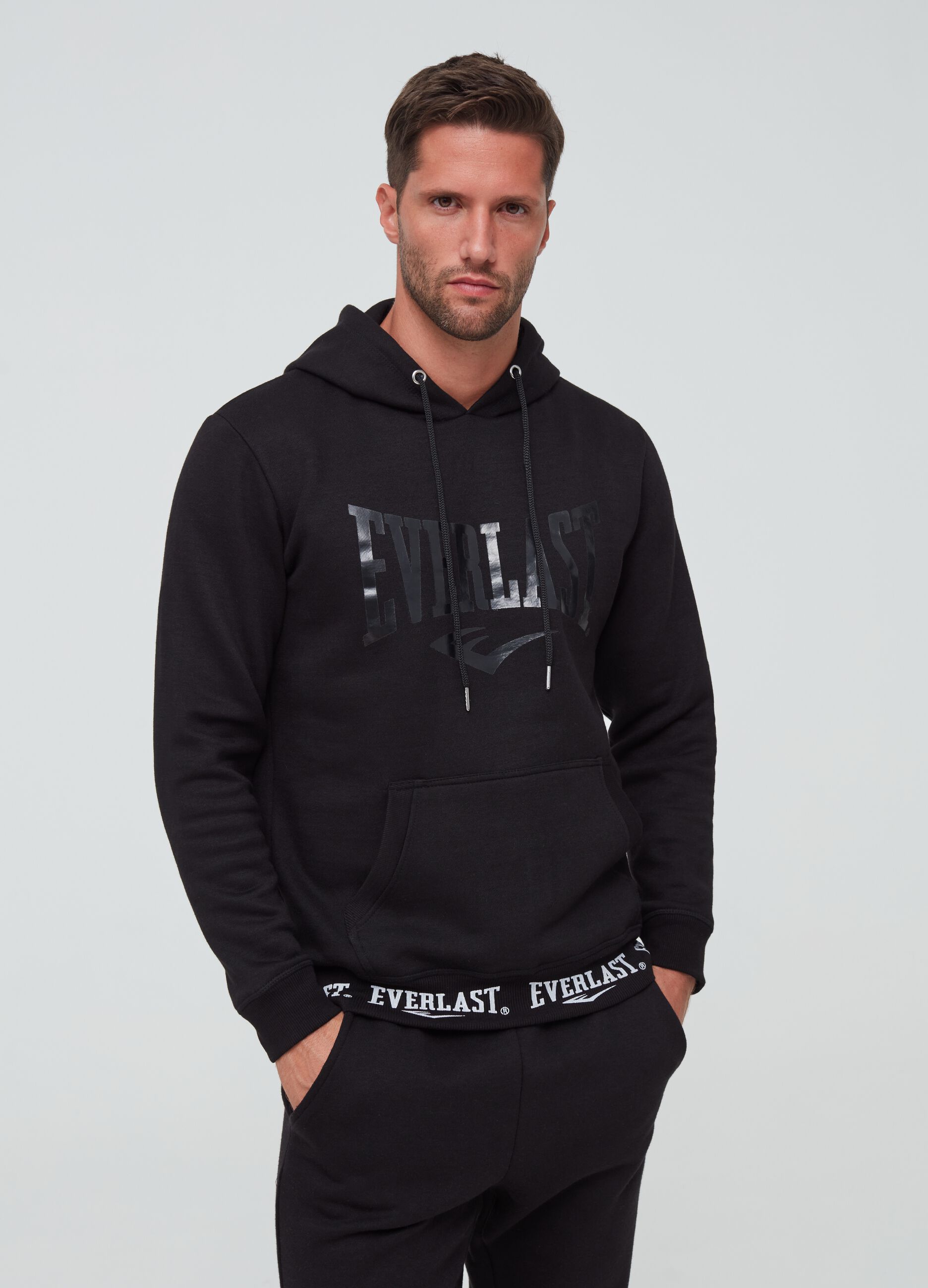 Sweatshirt with hood and Everlast print