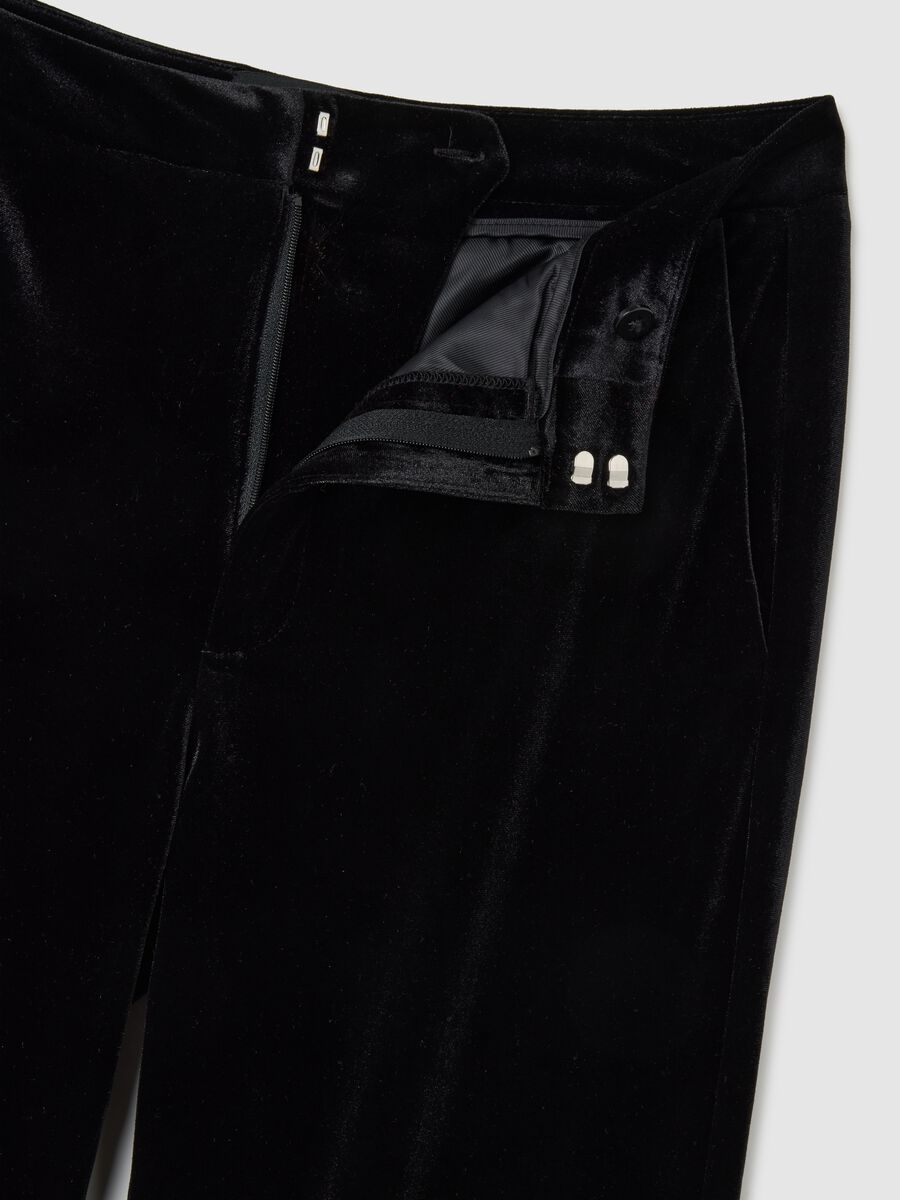 Pantaloni in velluto nero flare fit_5