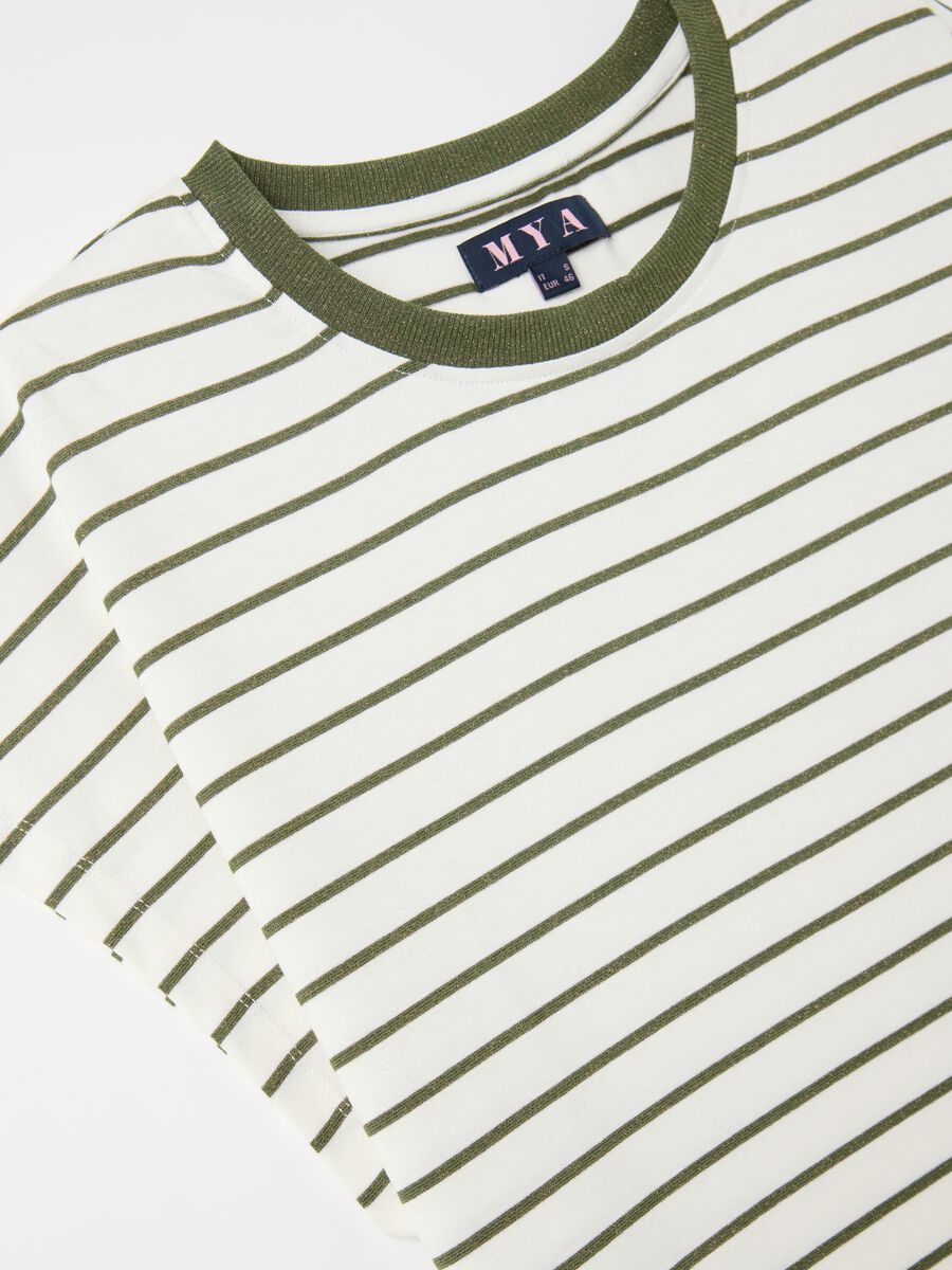 Curvy T-shirt with white and green stripes_1