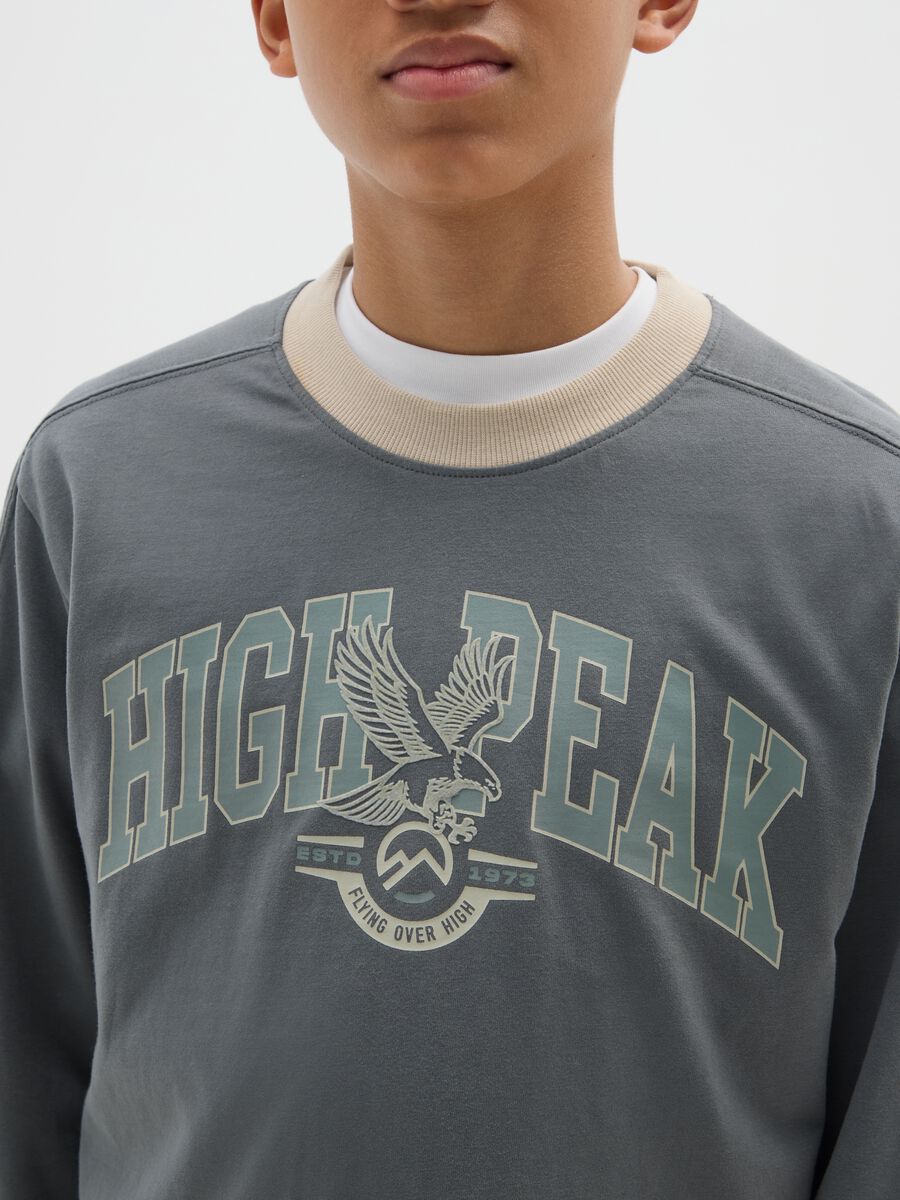 T-shirt grigia a maniche lunghe_2