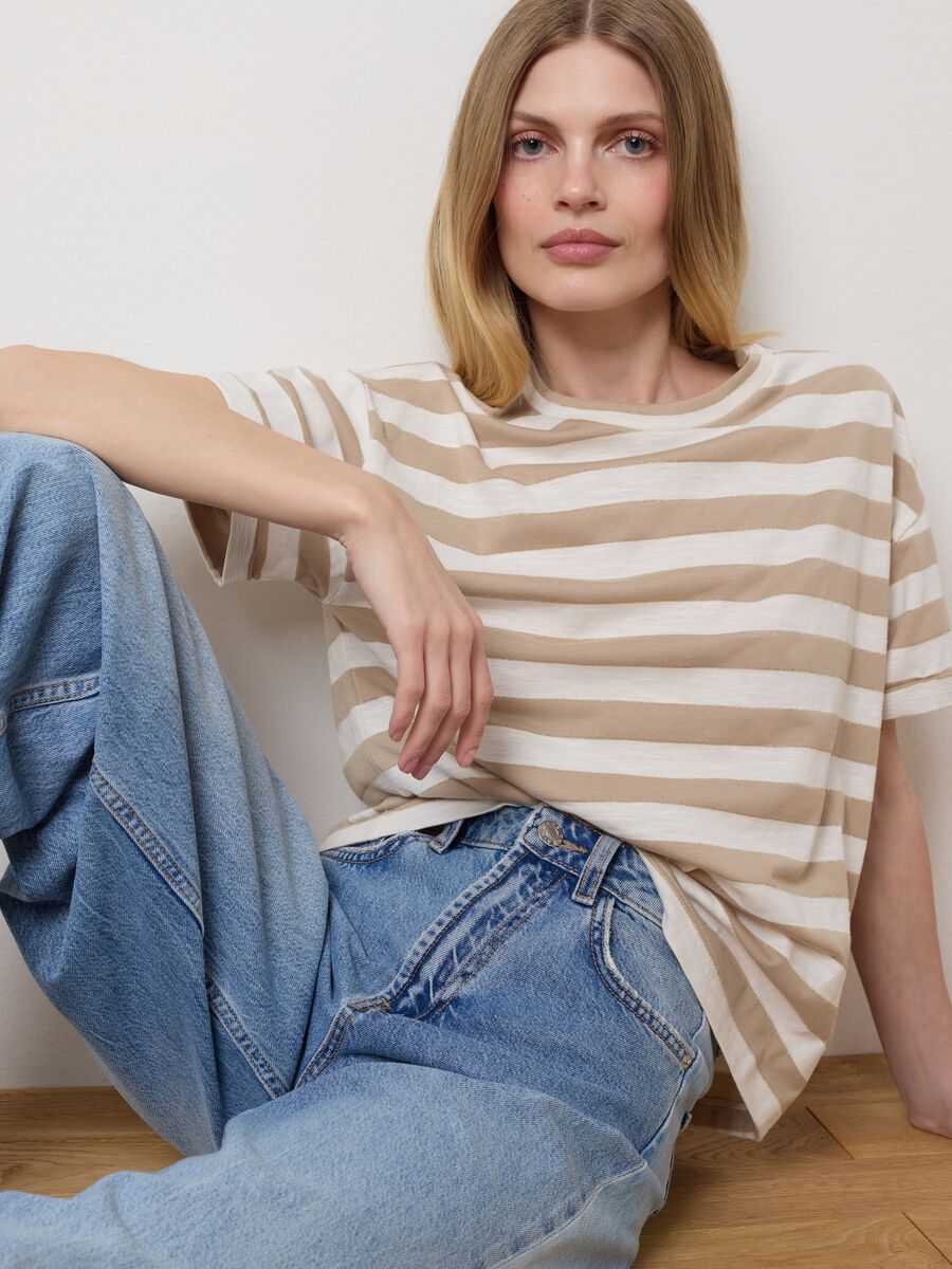T-shirt with white and beige lurex stripes_0