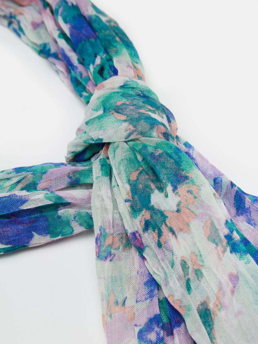 Crinkle-effect scarf with all-over print_2