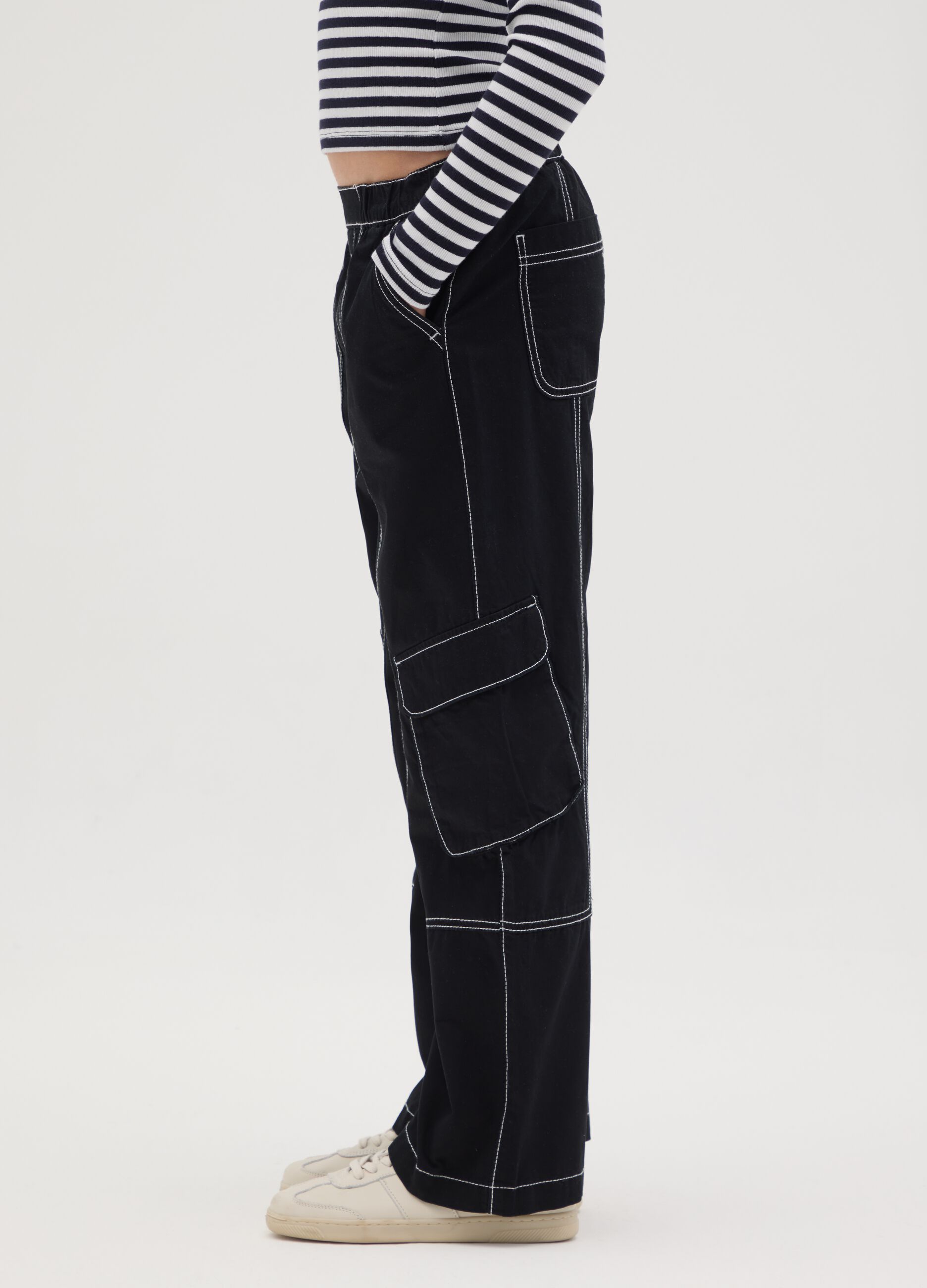 Cargo trousers with contrasting stitching