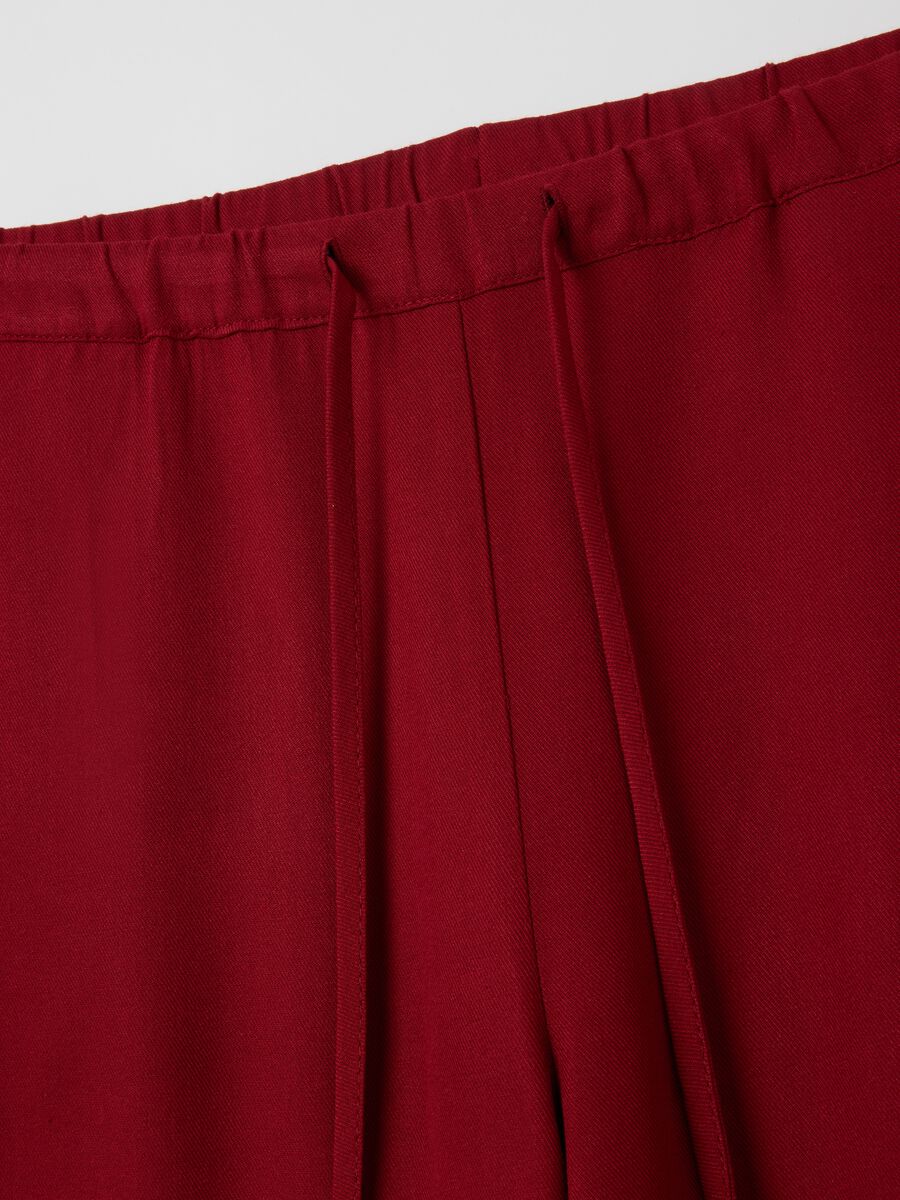 Women's red regular fit pure viscose trousers_5