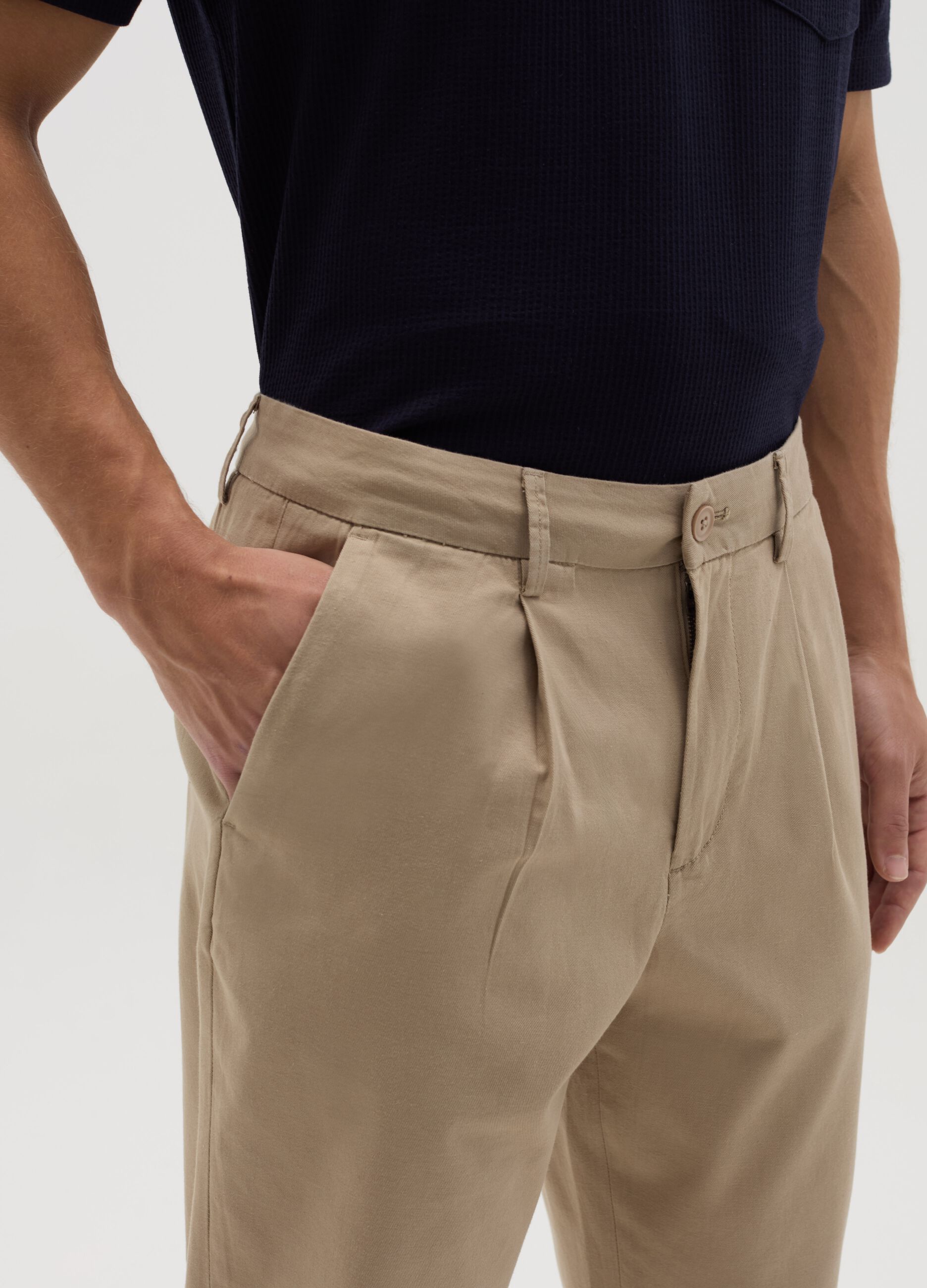 Pantaloni chino in cotone e lino