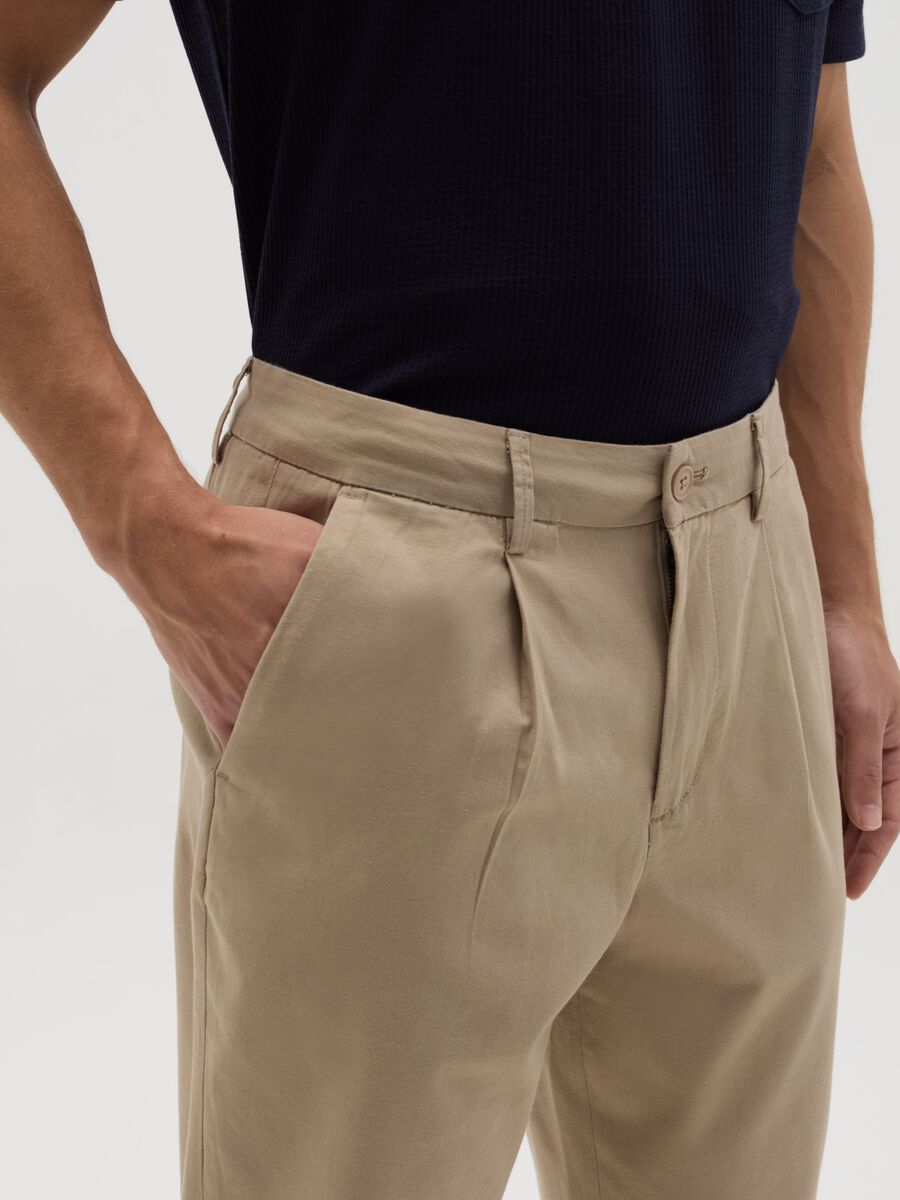 Cotton and linen chino trousers_3