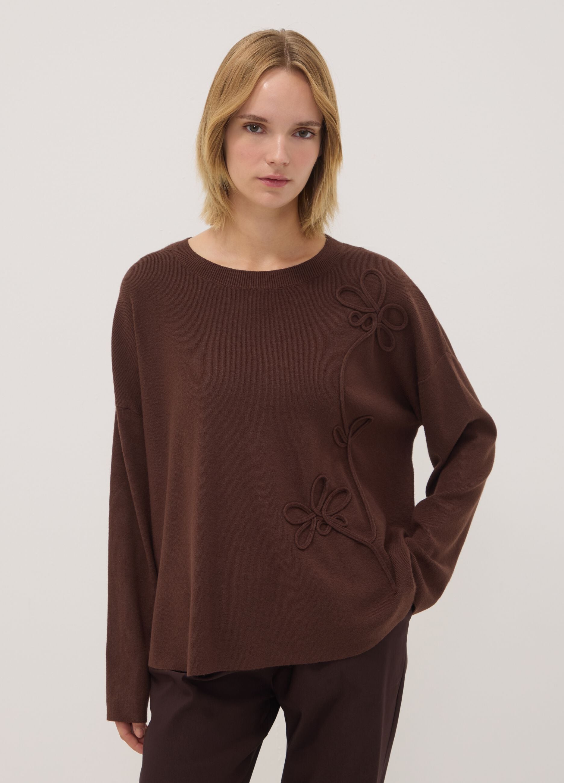 Brown viscose-blend jumper with floral appliqu&eacute;s, regular fit