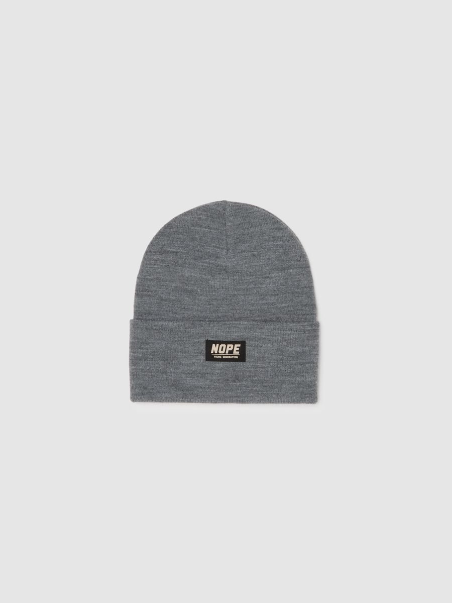Cappello grigio da bambino in maglia_0