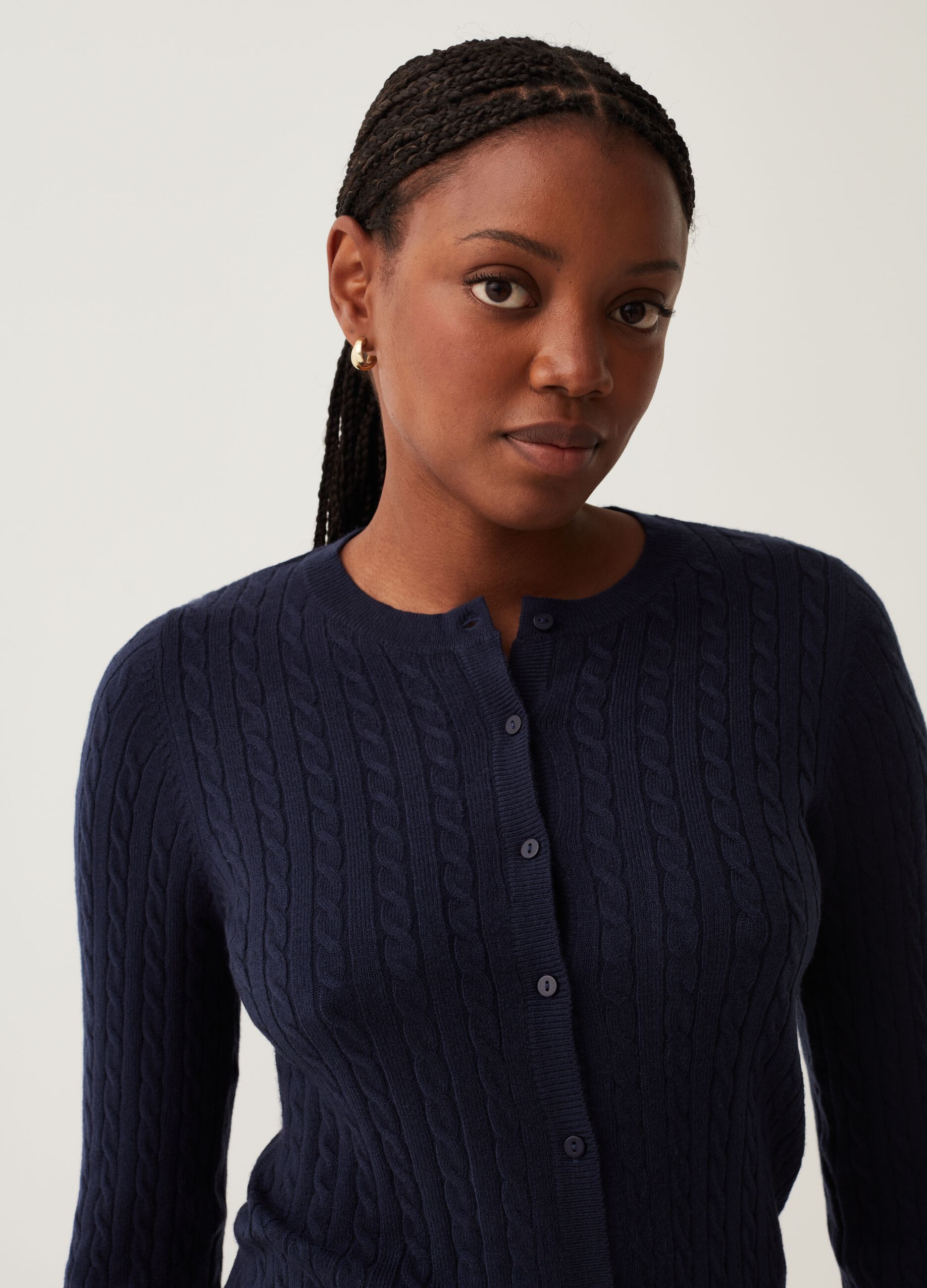 Cardigan con lavorazione a trecce_0