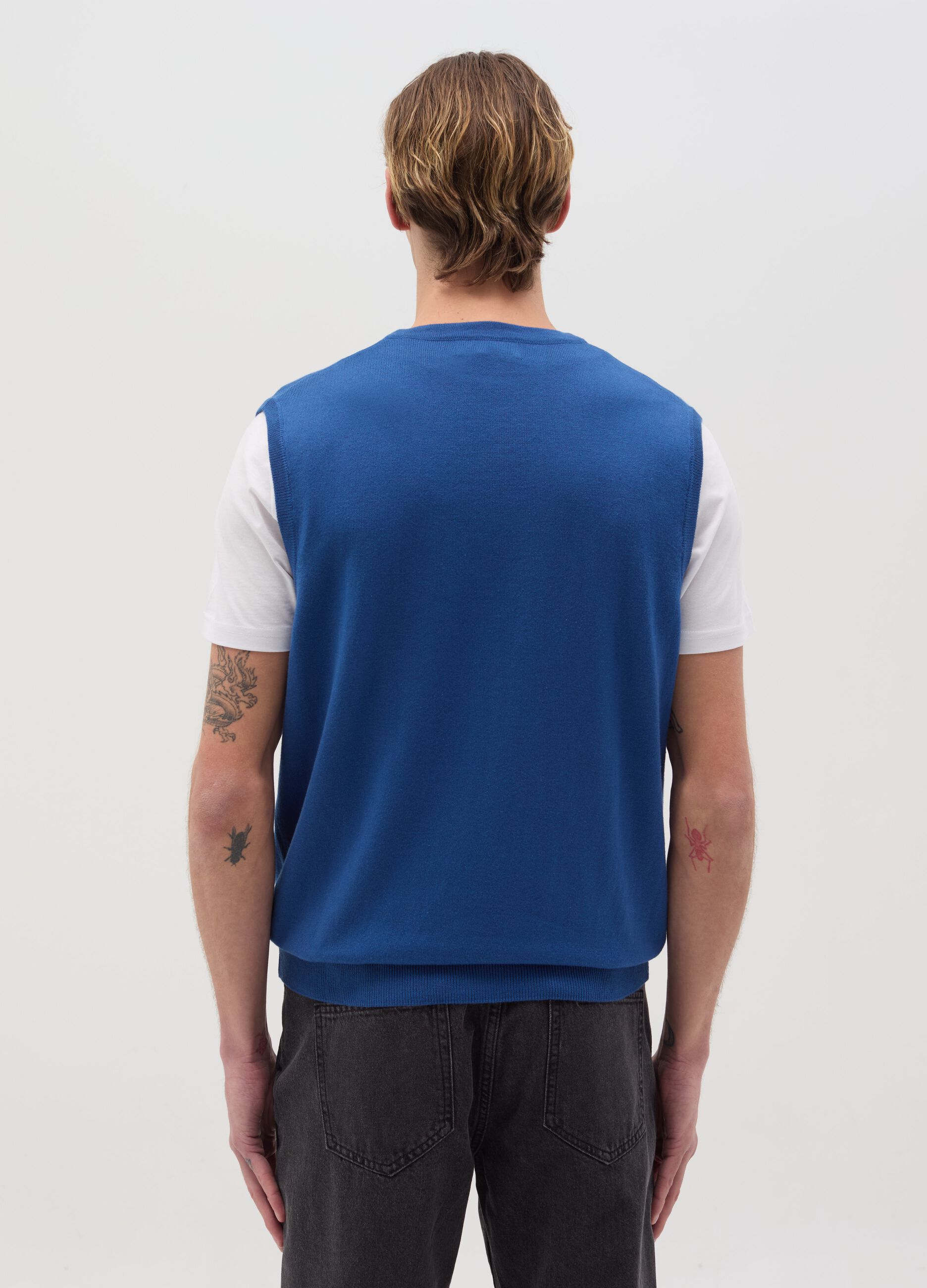 Gilet con scollo a V e bottoni