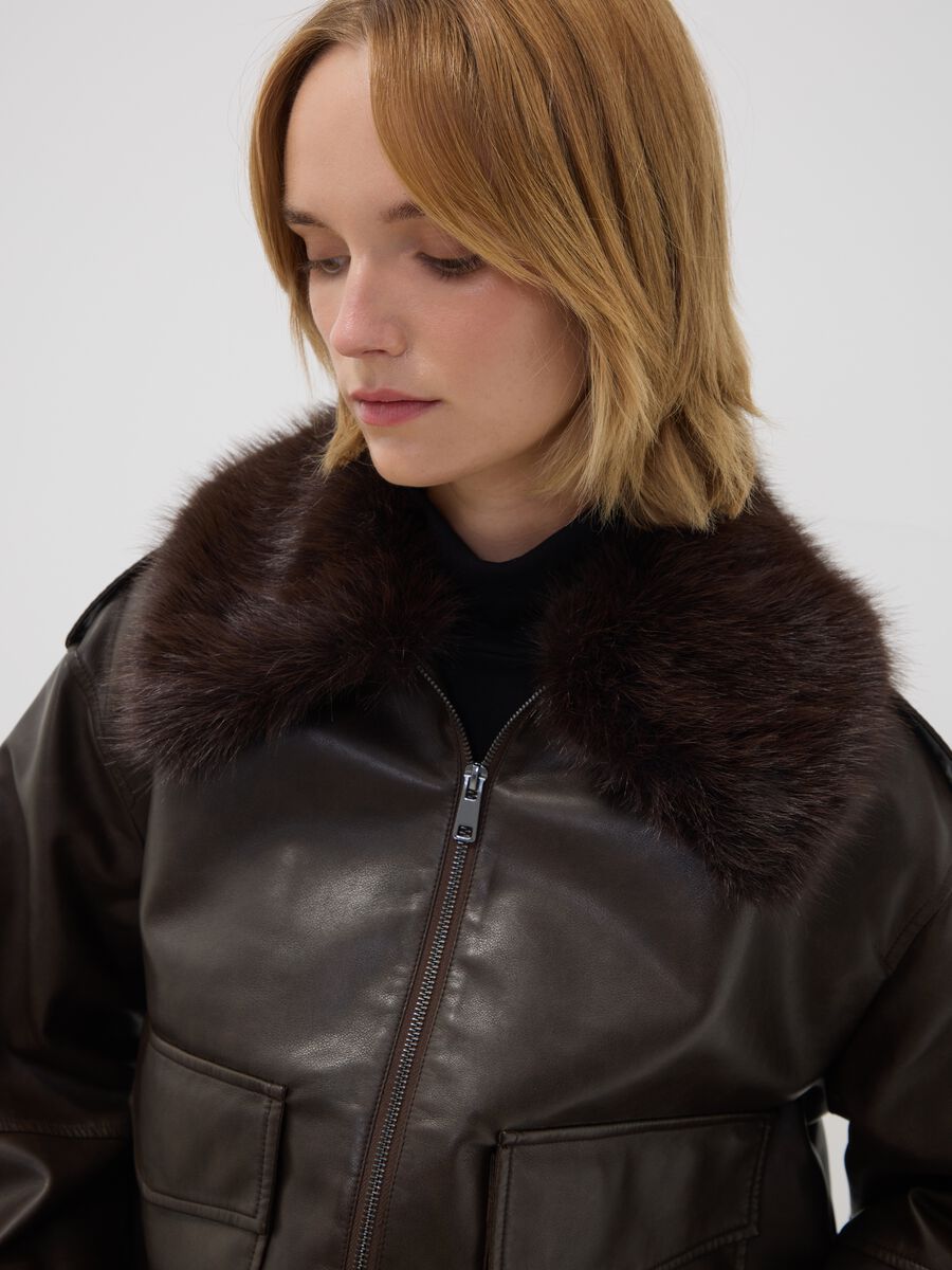 Parka marrone in misto viscosa con colletto a contrasto_1
