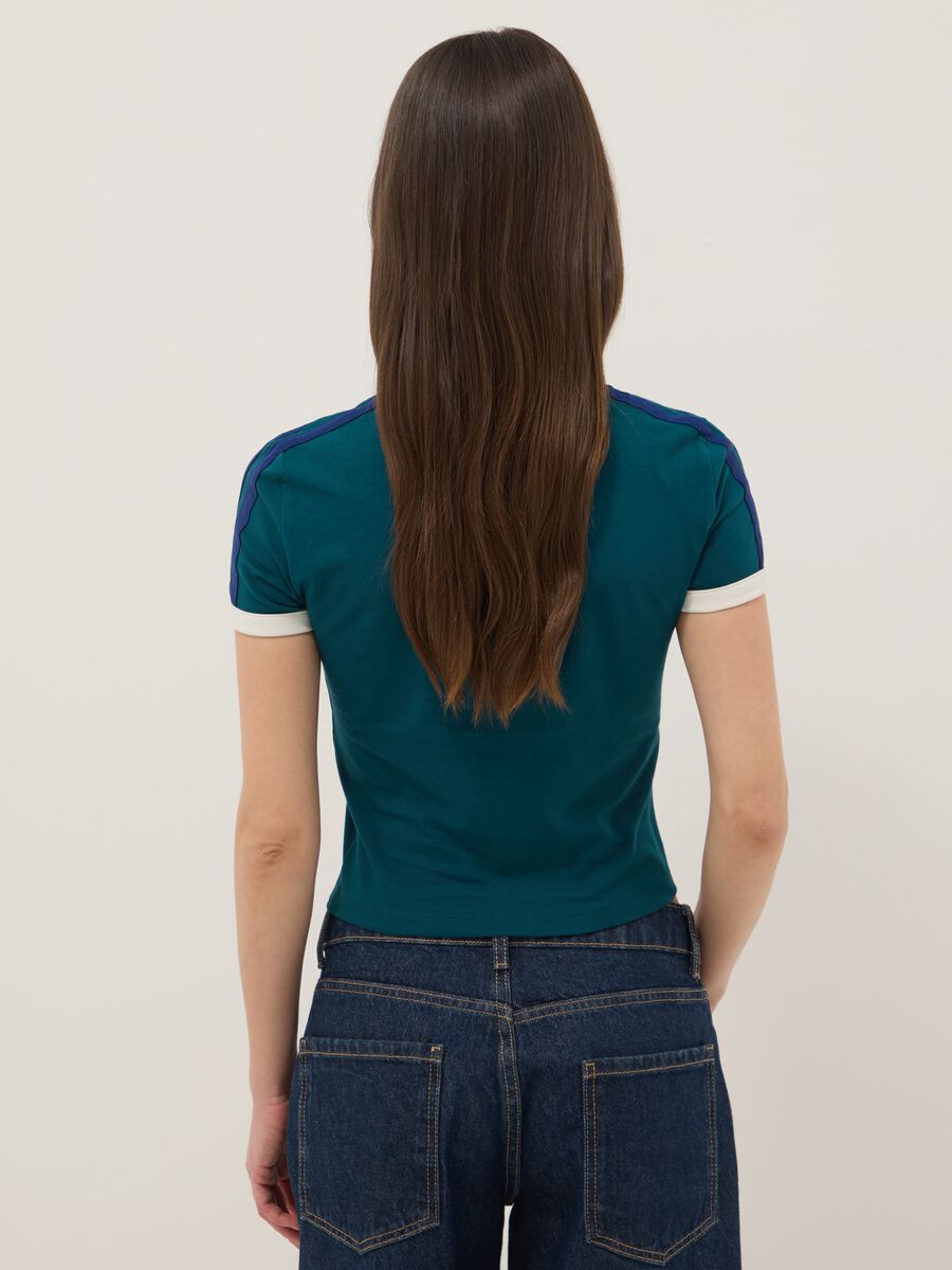 T-shirt in cotone elasticizzato verde slim fit con stampa_3