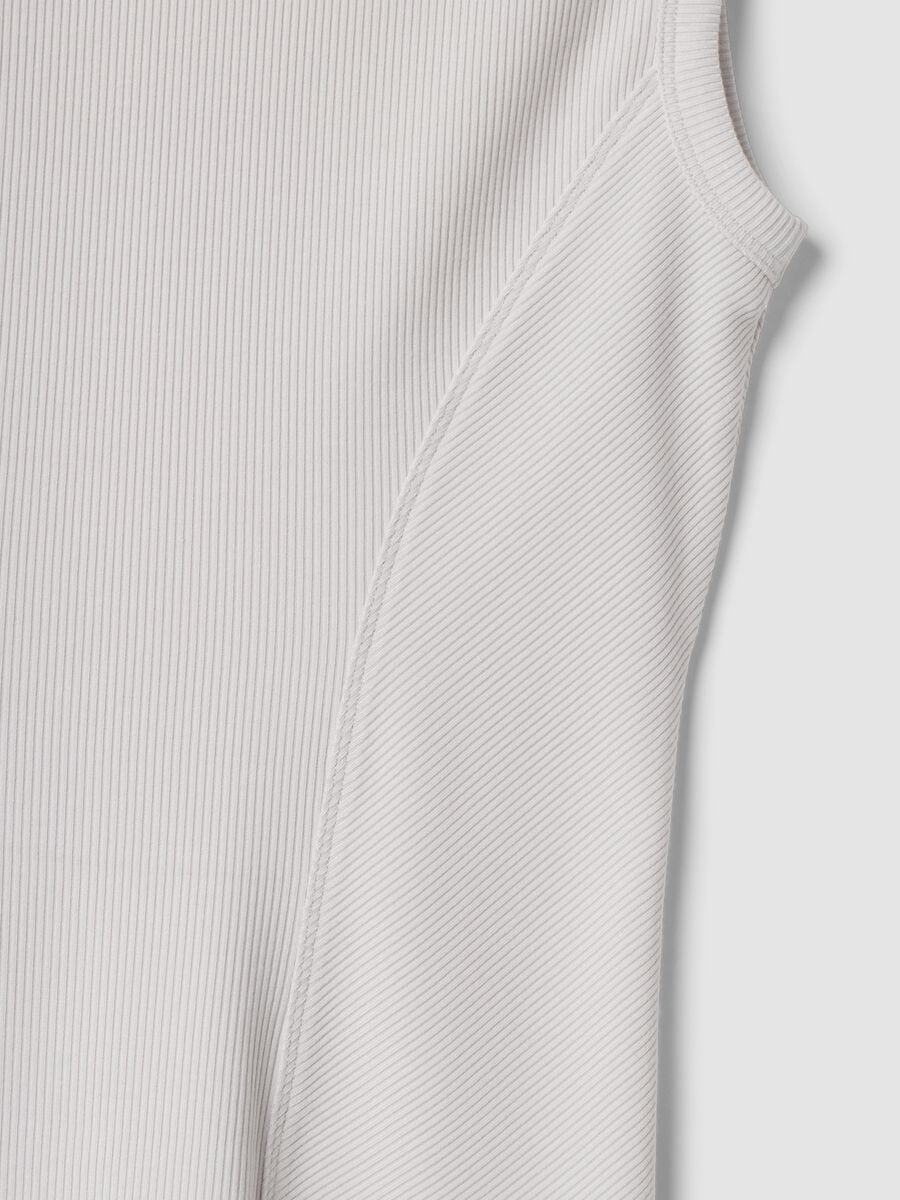 T-shirt bianca in modal elasticizzato a girocollo_8