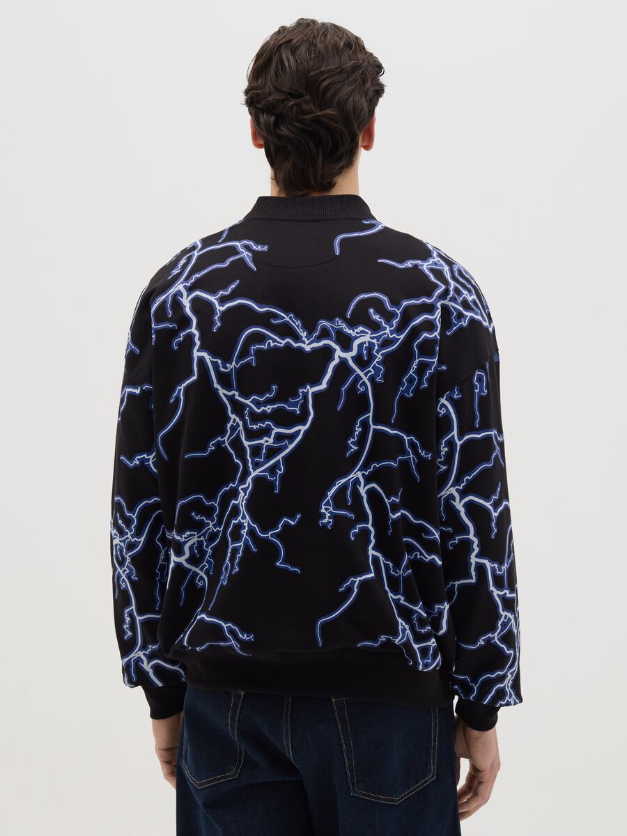 Black sweatshirt with lightning print_3