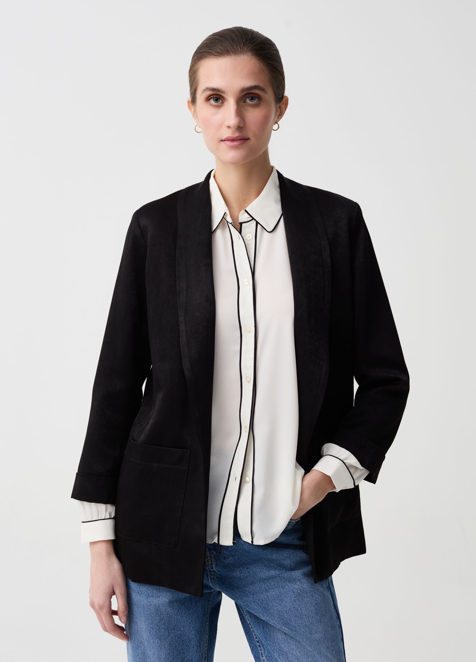 Open blazer with three-quarter sleeves