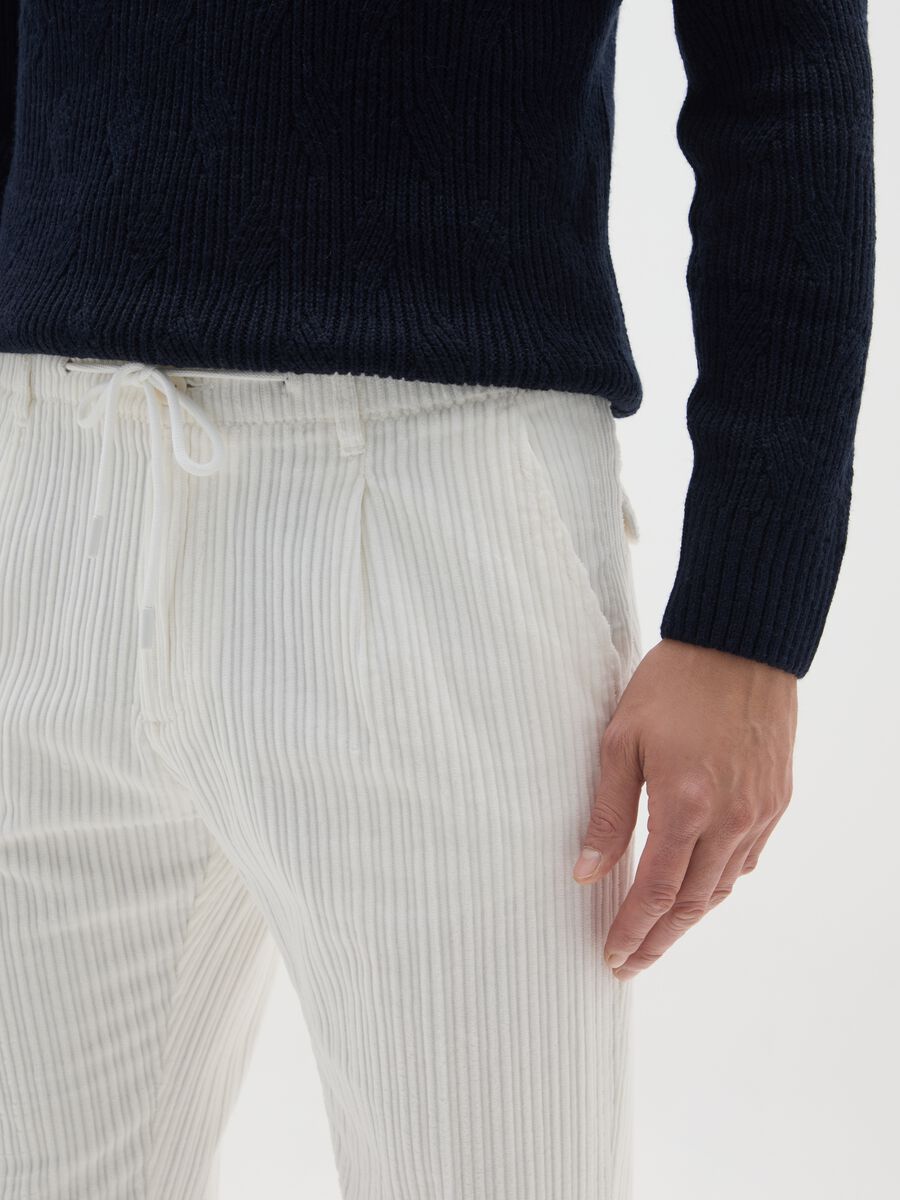 White pure cotton regular fit corduroy trousers_3