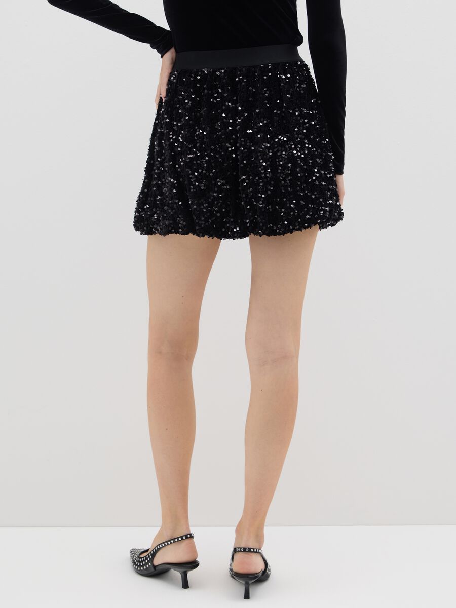 Minigonna baloon nera in misto velour regular fit con paillettes_2