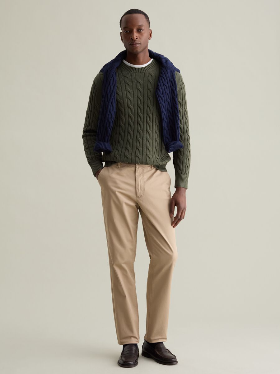 Pullover with cable-knit design_1