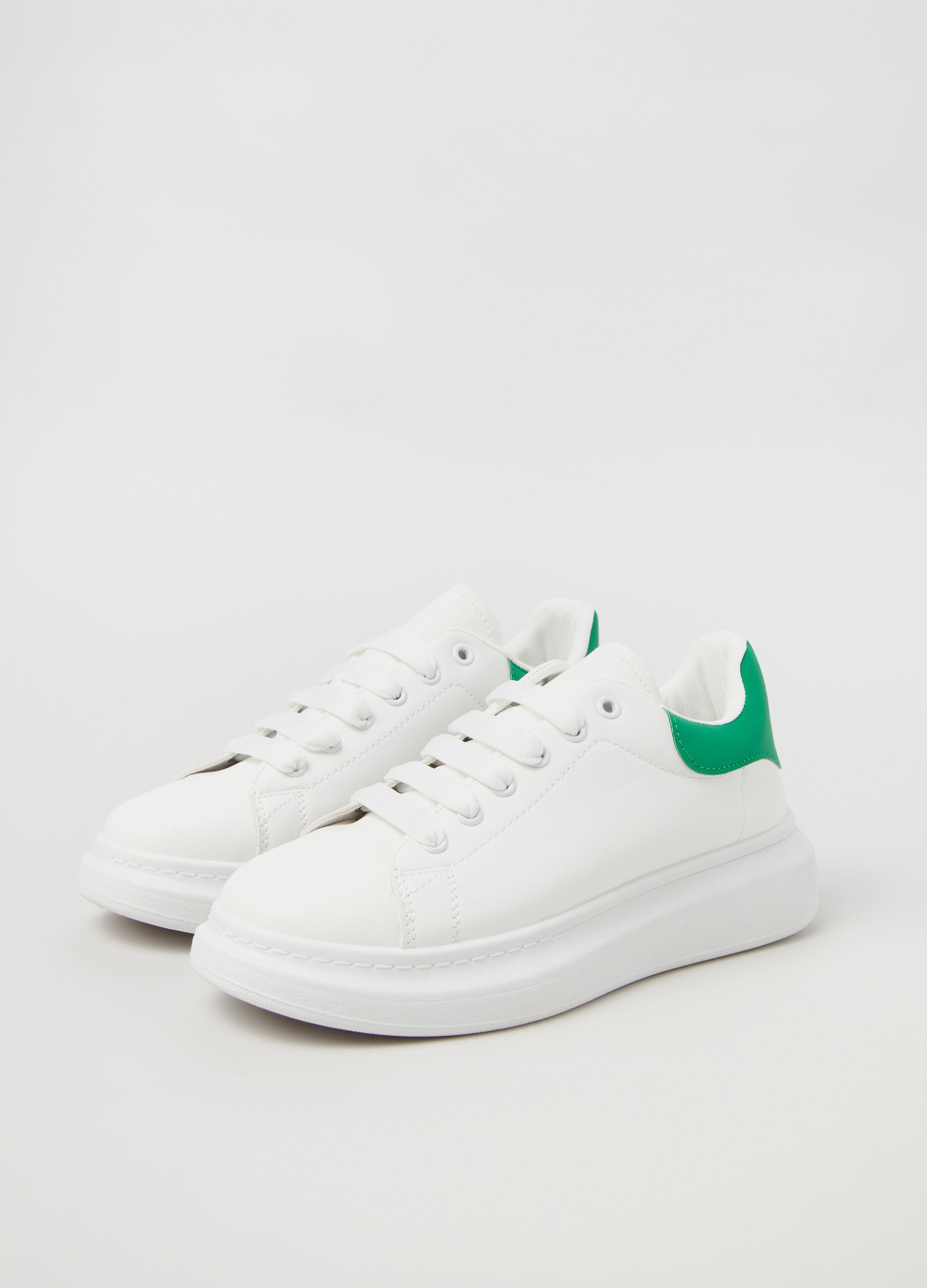 Sneakers con tallone a contrasto suola spessa_2