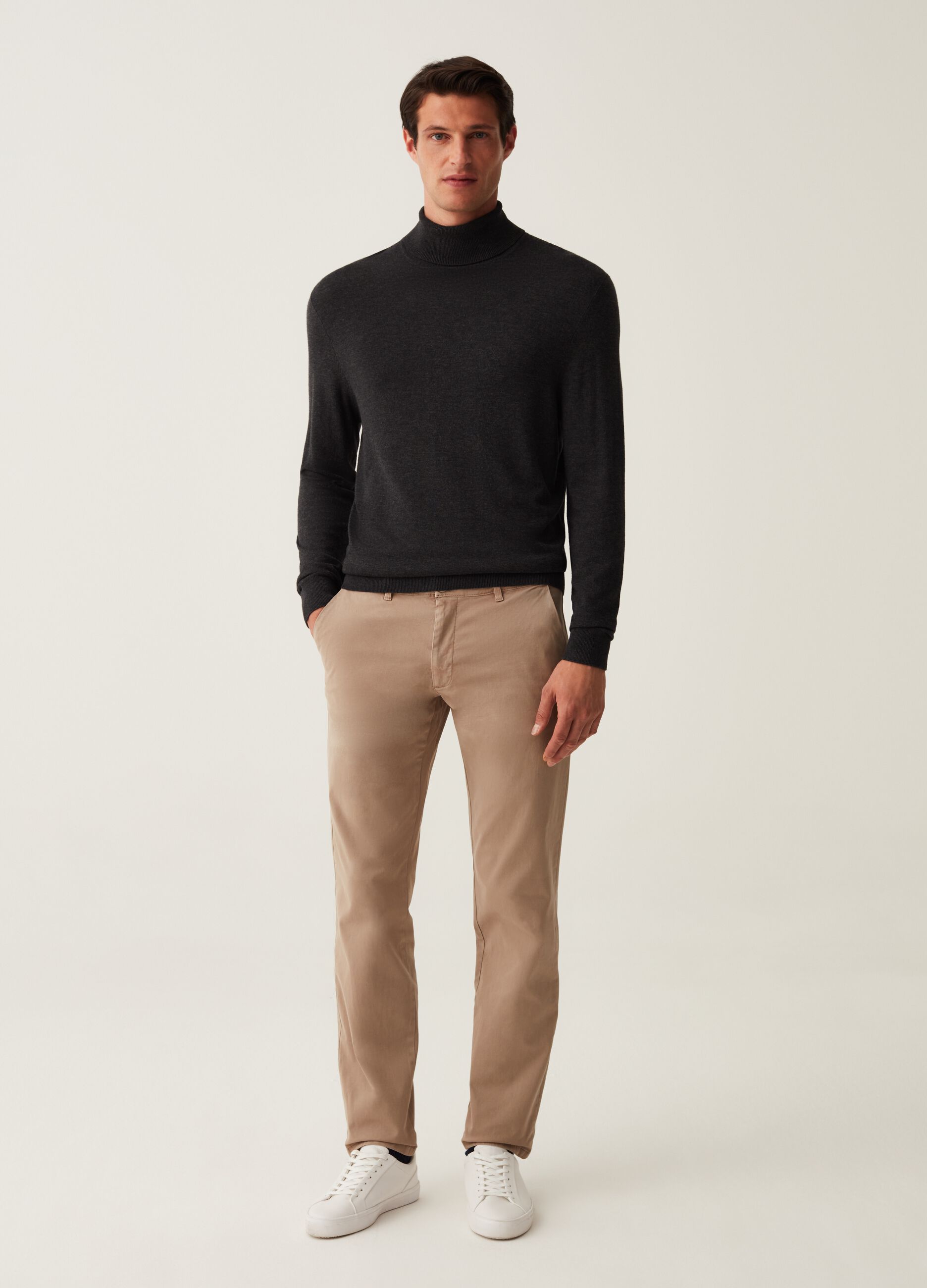 Pantaloni chino stretch tinta unita