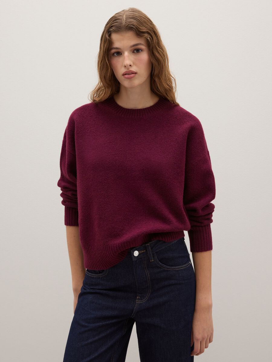 Red regular fit pullover with round neckline_0