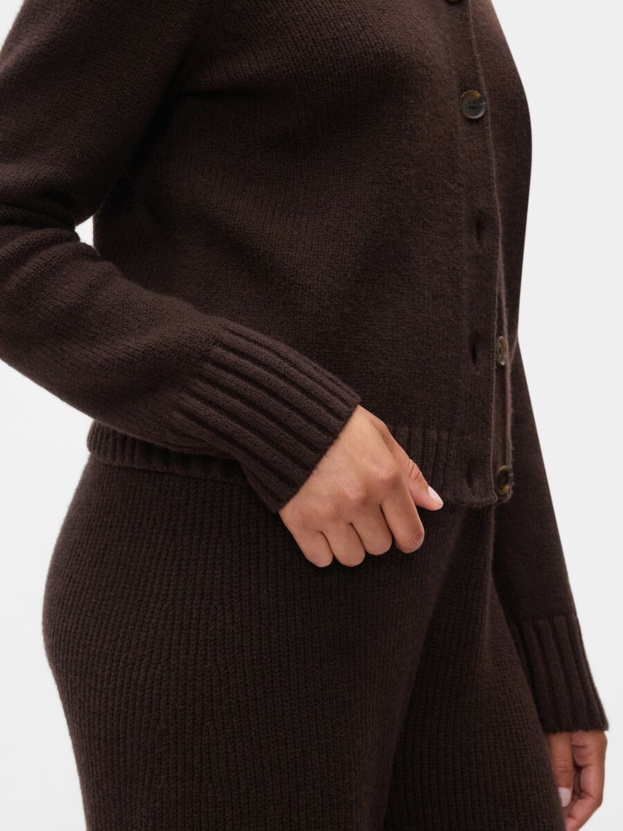 Cardigan with round neck and streaked buttons_3