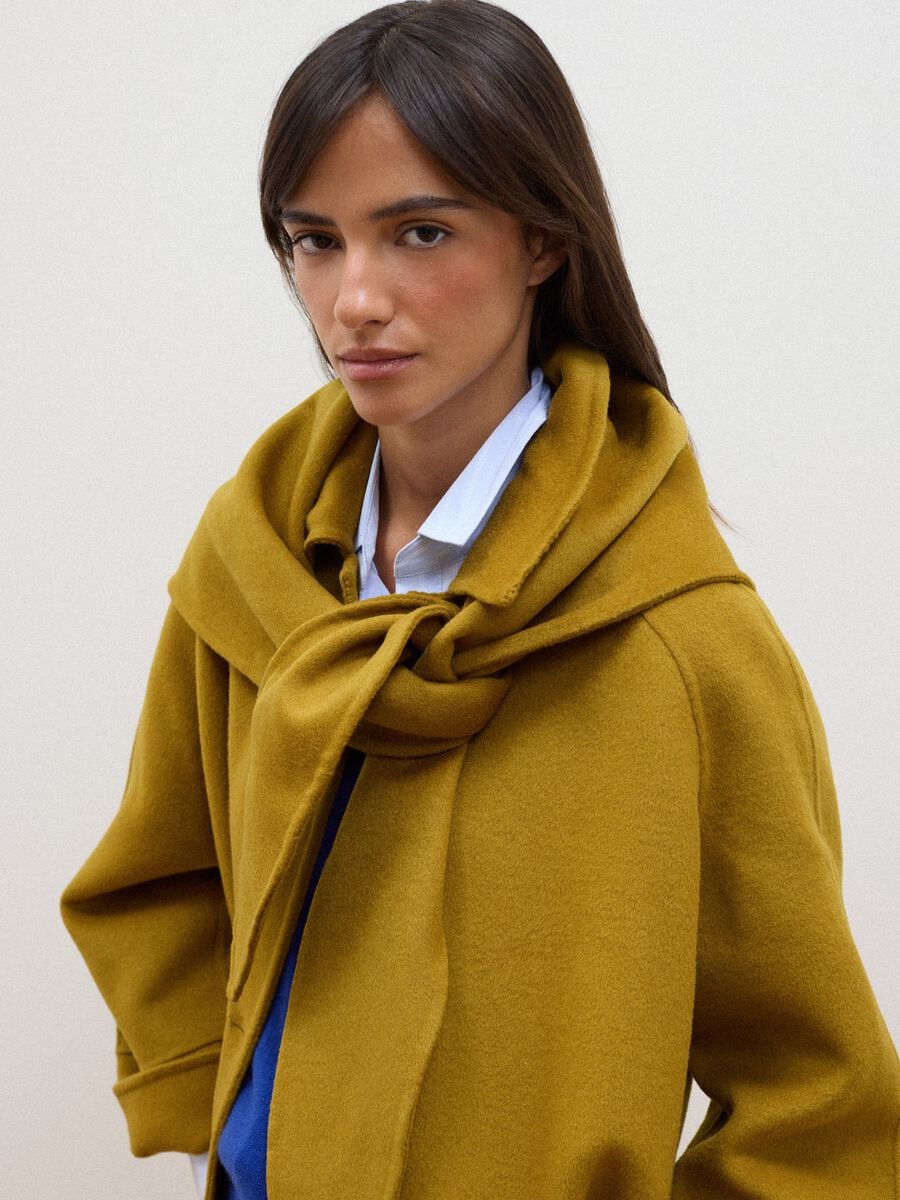 Cappotto giallo in misto lana con chiusura a bottoni_1