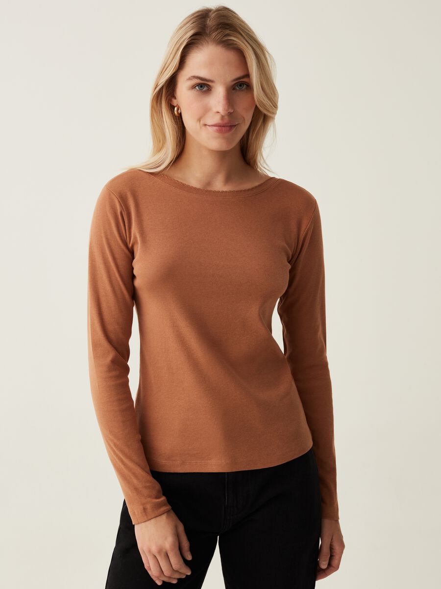 T-shirt with boat neck and scalloped trim_0